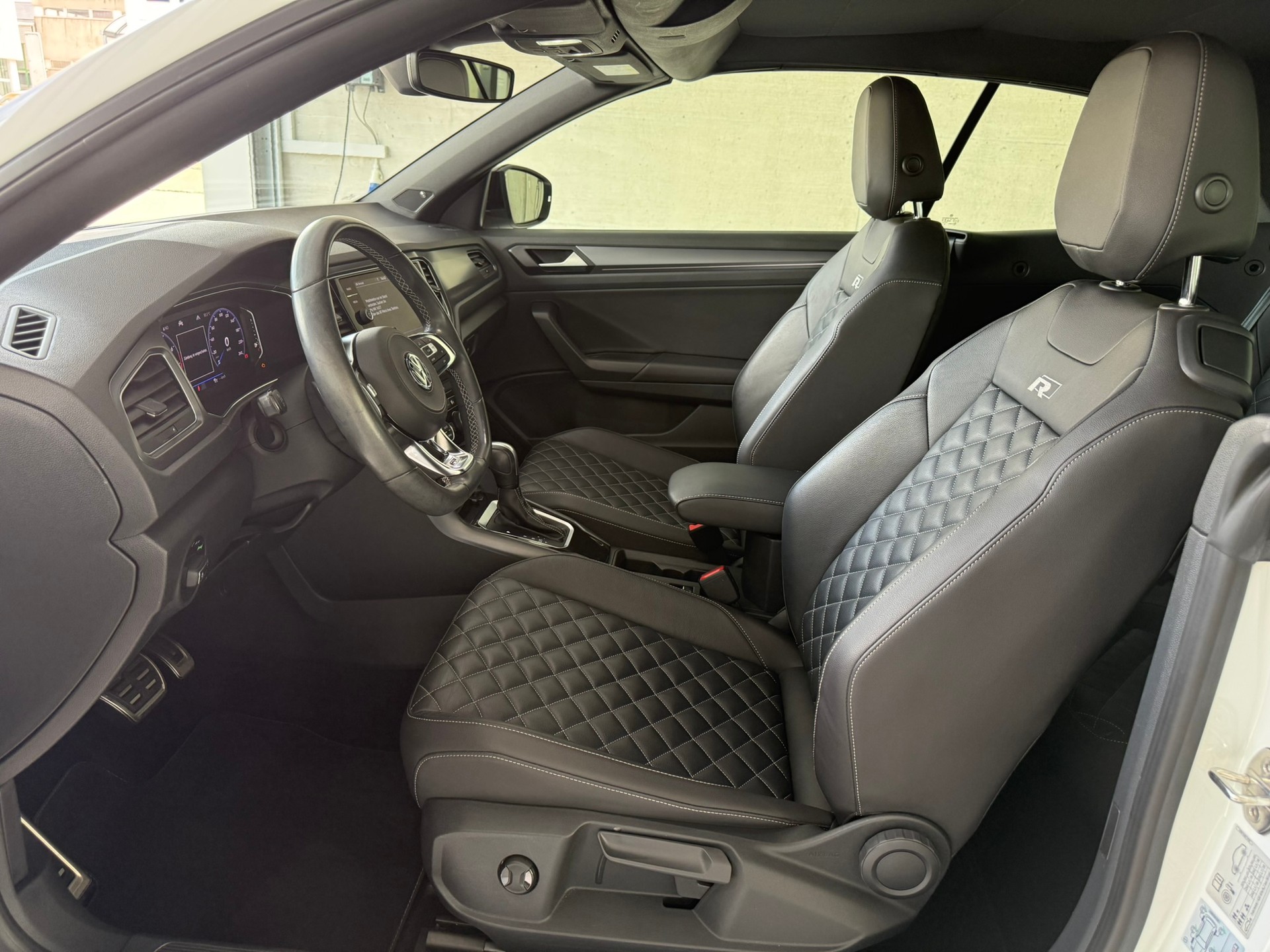 VW T-Roc Cabriolet 1.5 TSI EVO R-Line DSG-image-9