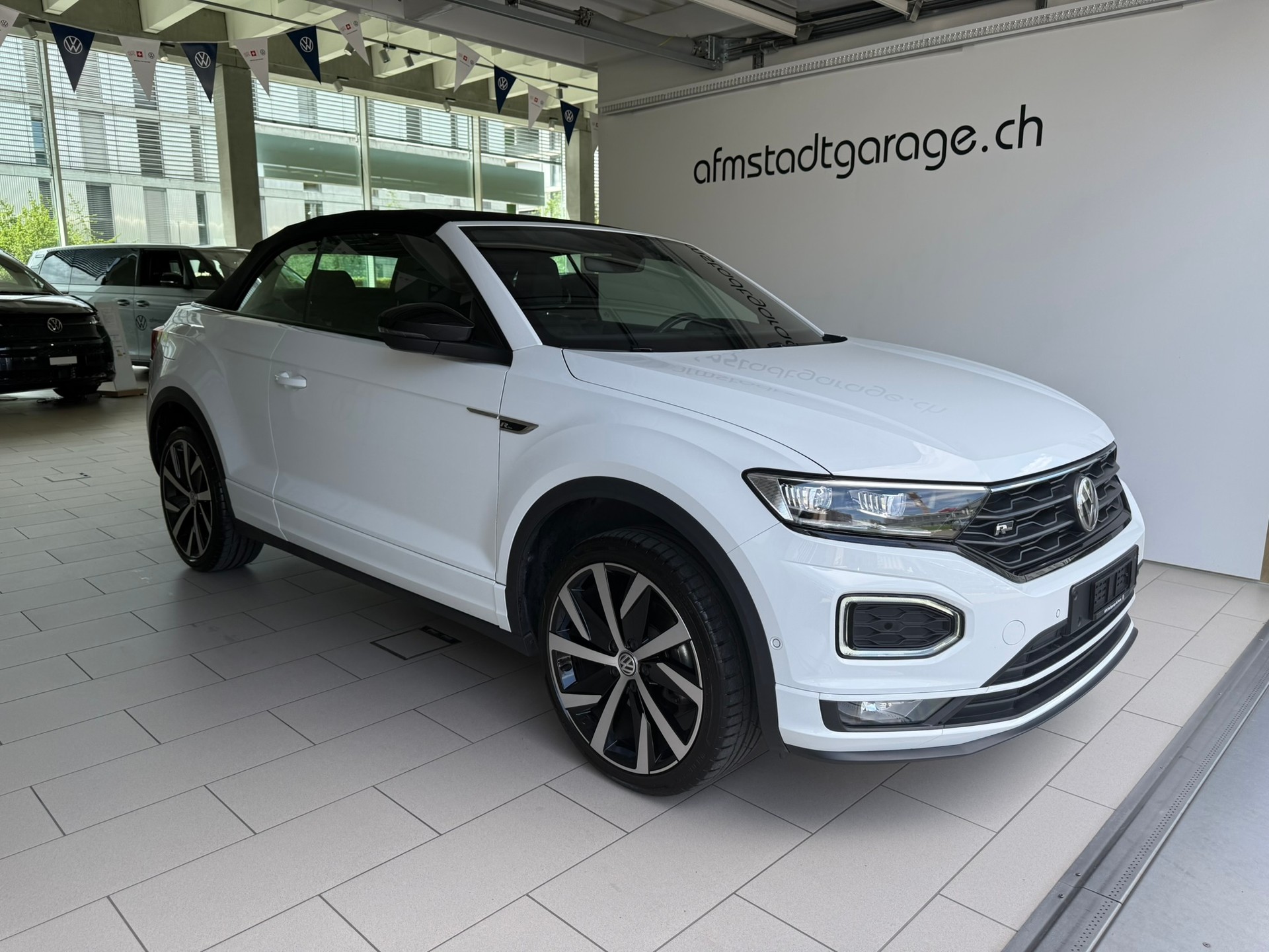VW T-Roc Cabriolet 1.5 TSI EVO R-Line DSG-showroom-element-1