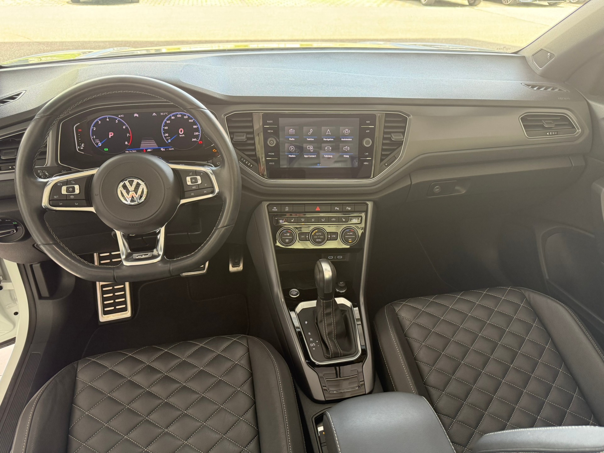 VW T-Roc Cabriolet 1.5 TSI EVO R-Line DSG-image-12