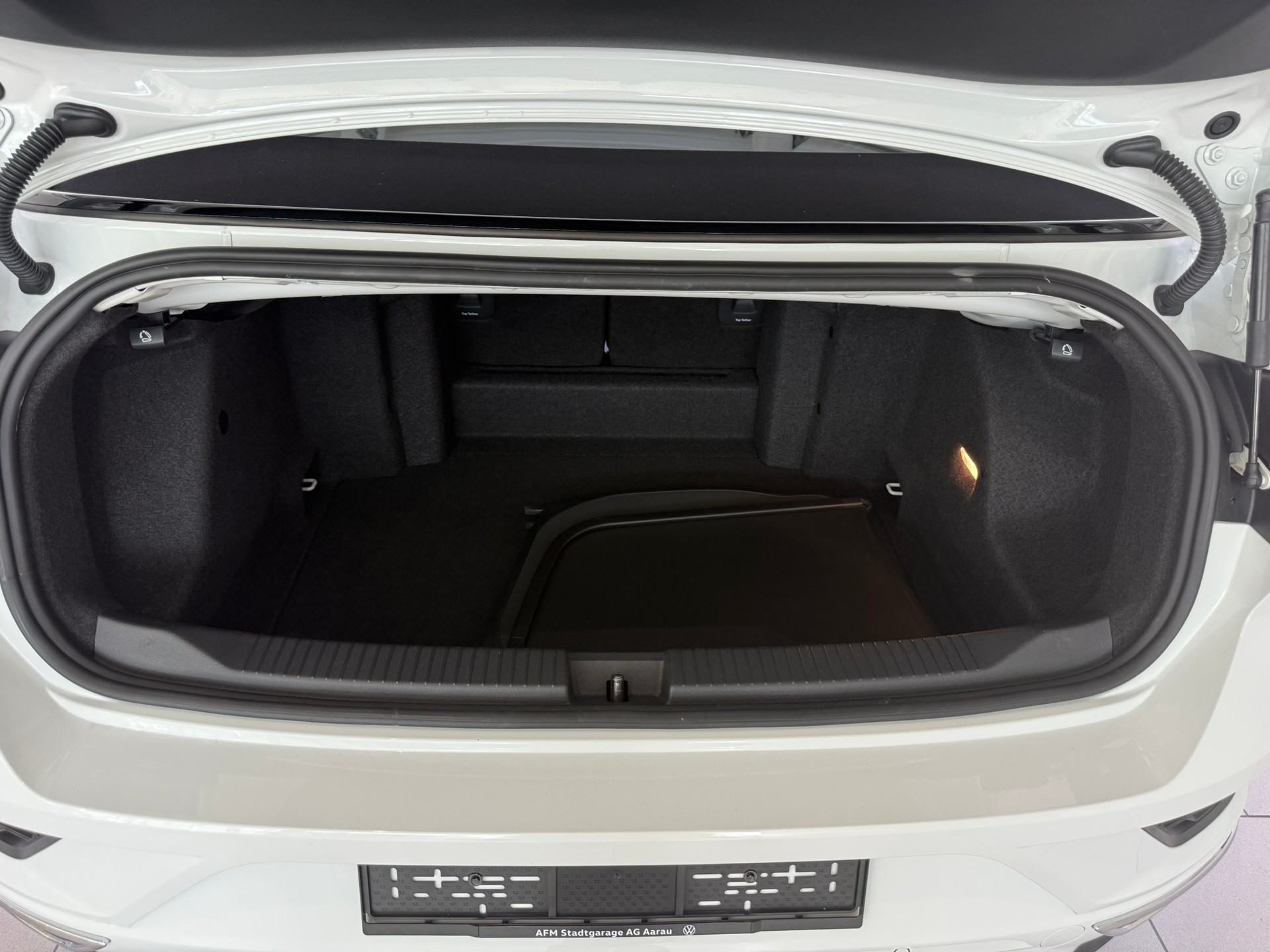 VW T-Roc Cabriolet 1.5 TSI EVO R-Line DSG-image-6