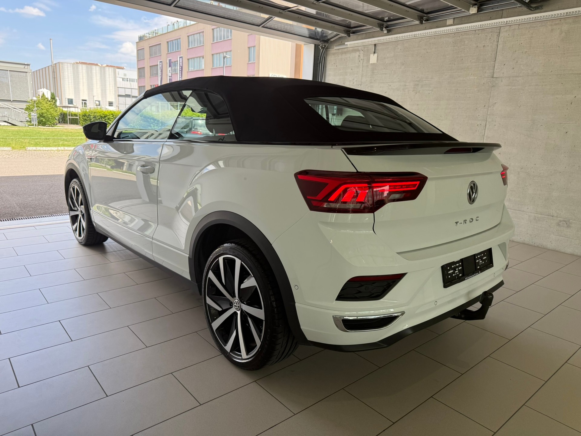 VW T-Roc Cabriolet 1.5 TSI EVO R-Line DSG-image-4