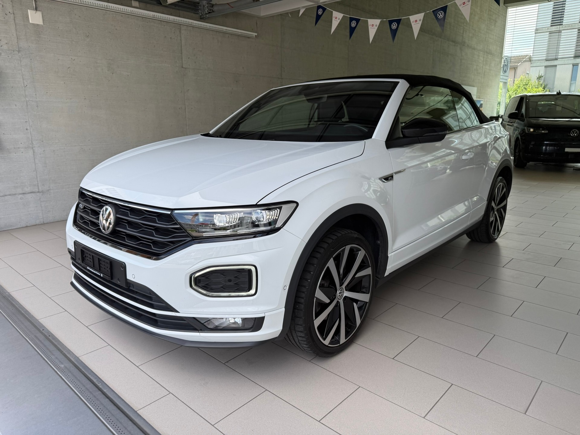 VW T-Roc Cabriolet 1.5 TSI EVO R-Line DSG-showroom-element-3