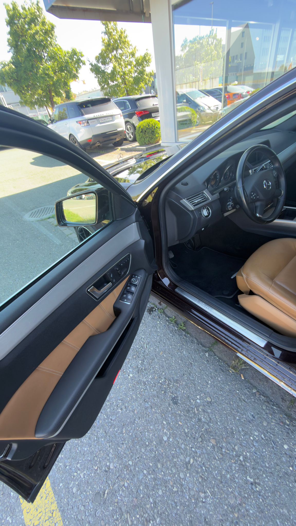MERCEDES-BENZ E 300 CGI BlueEfficiency Avantgarde 7G-Tronic-image-9