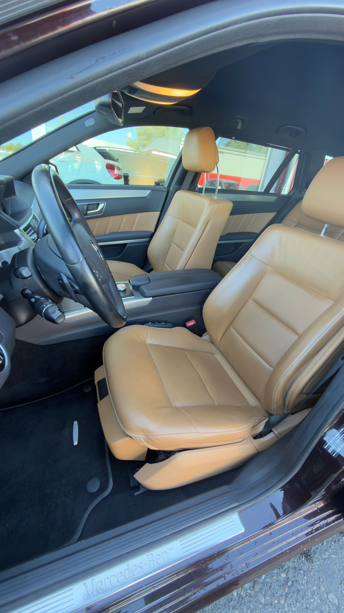 MERCEDES-BENZ E 300 CGI BlueEfficiency Avantgarde 7G-Tronic-image-12