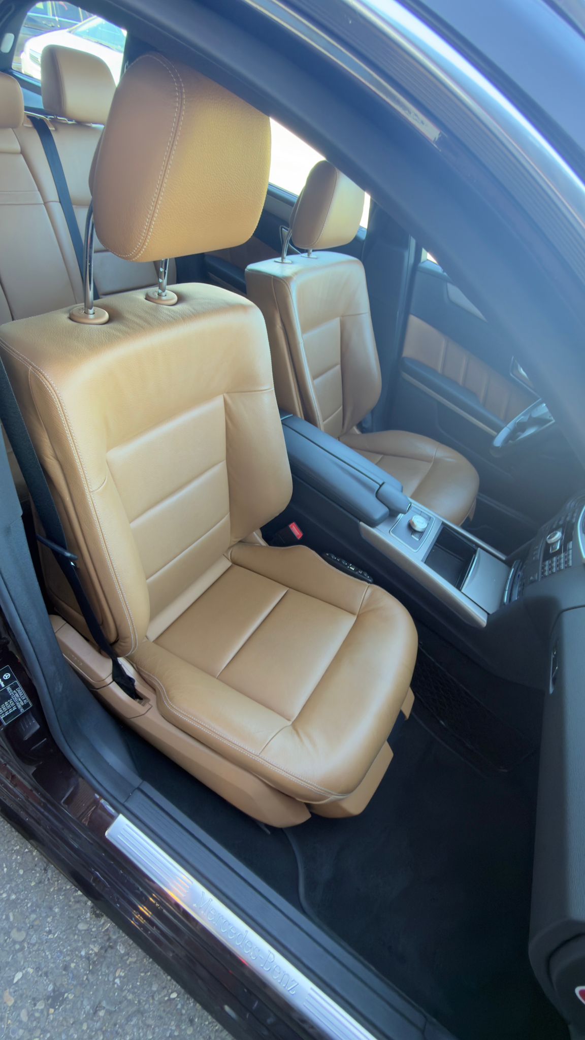 MERCEDES-BENZ E 300 CGI BlueEfficiency Avantgarde 7G-Tronic-image-10