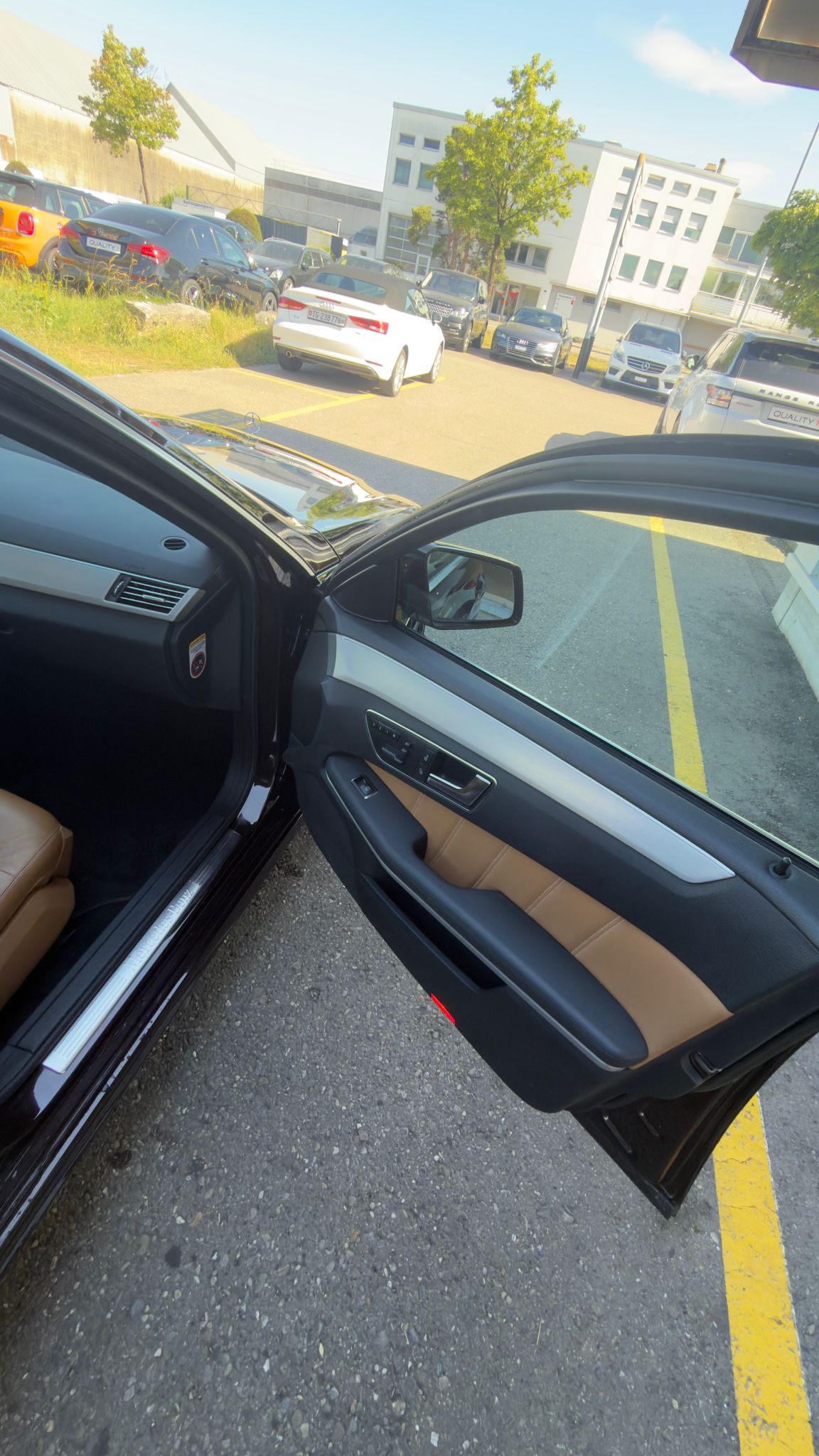MERCEDES-BENZ E 300 CGI BlueEfficiency Avantgarde 7G-Tronic-image-13