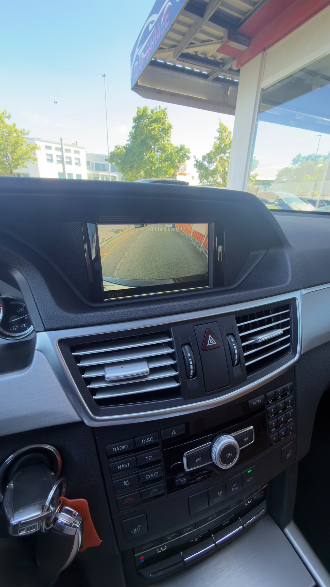 MERCEDES-BENZ E 300 CGI BlueEfficiency Avantgarde 7G-Tronic-image-11