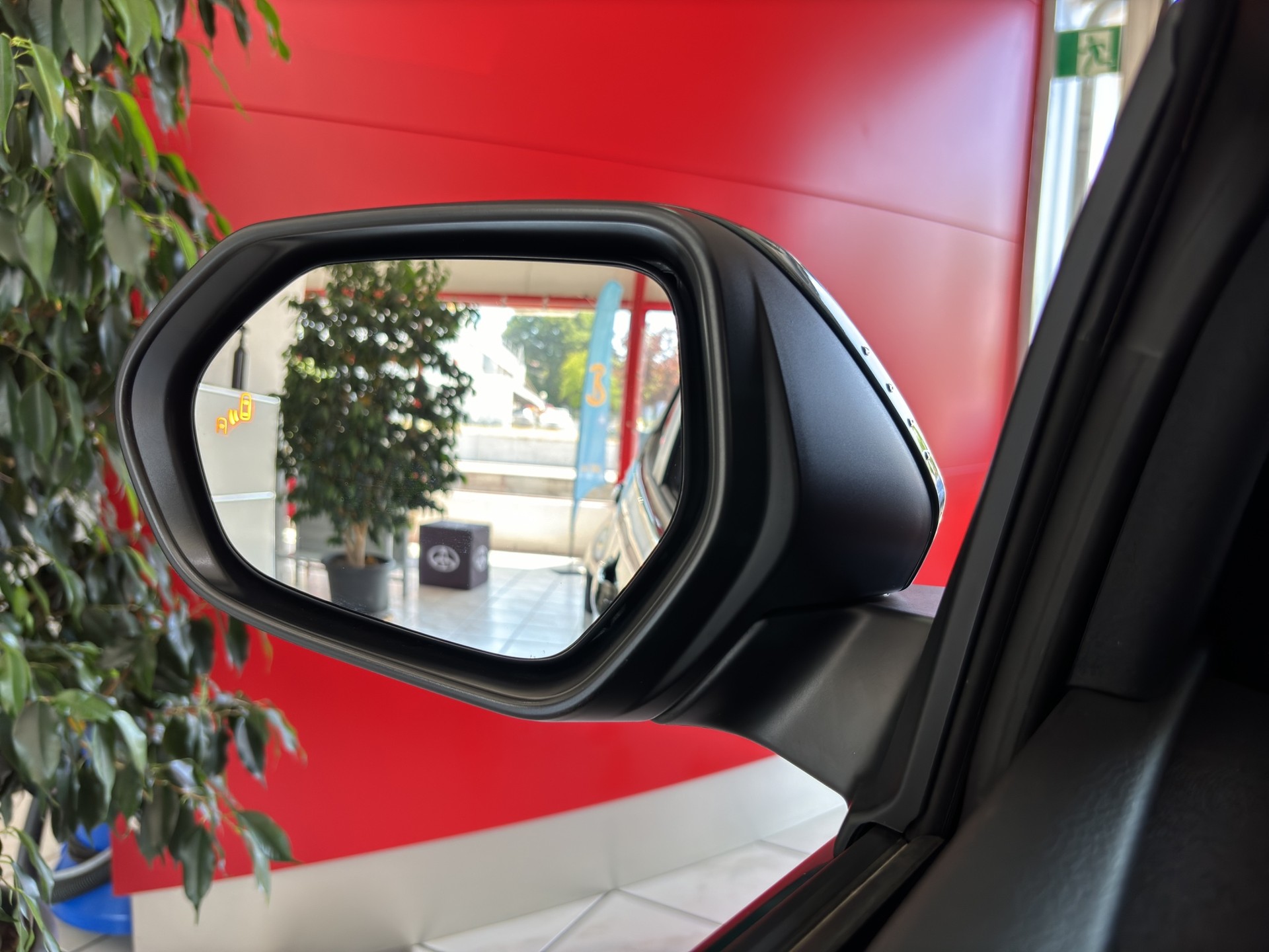 TOYOTA Yaris 1.5 Trend e-CVT-image-31