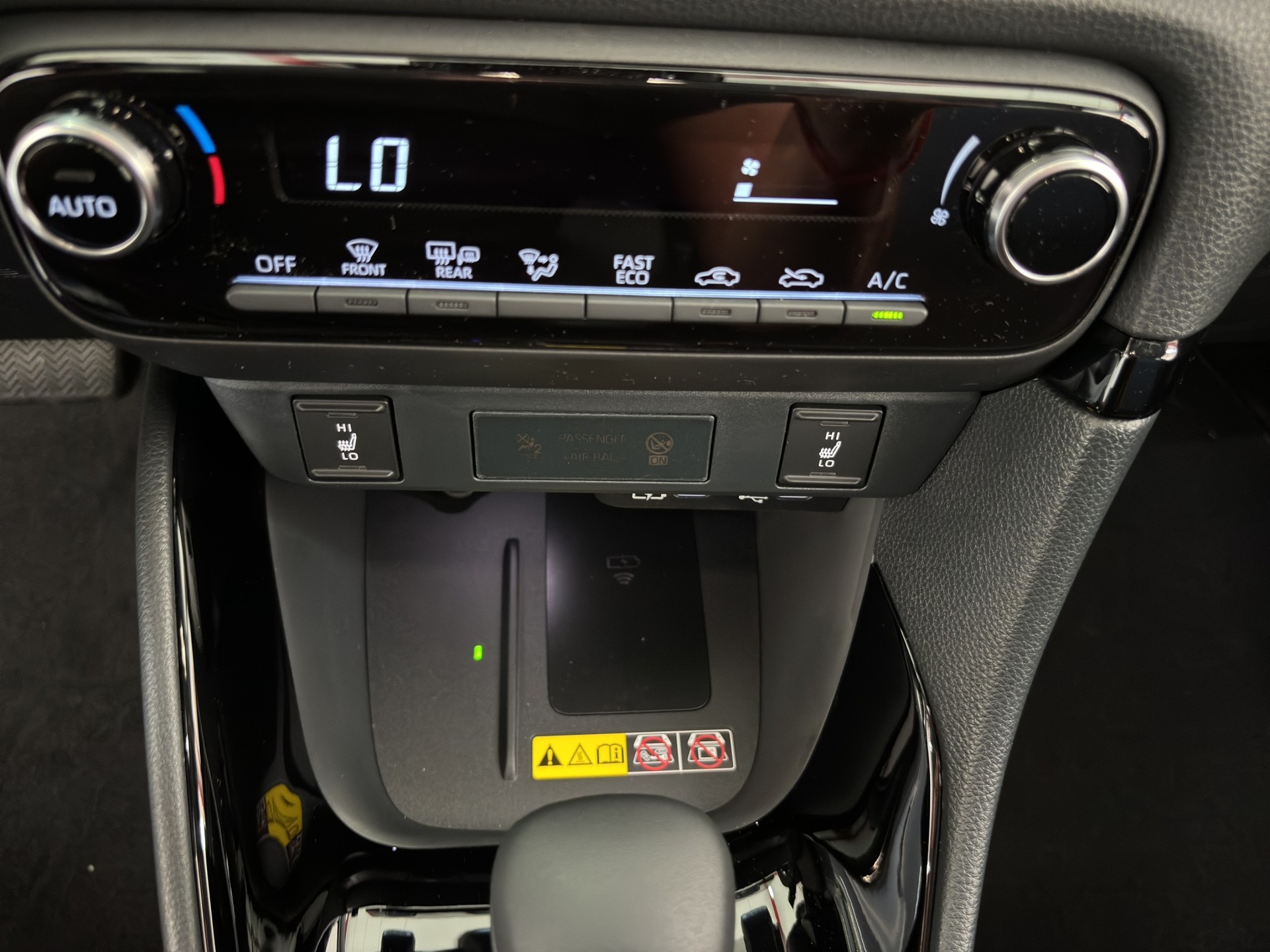 TOYOTA Yaris 1.5 Trend e-CVT-image-25