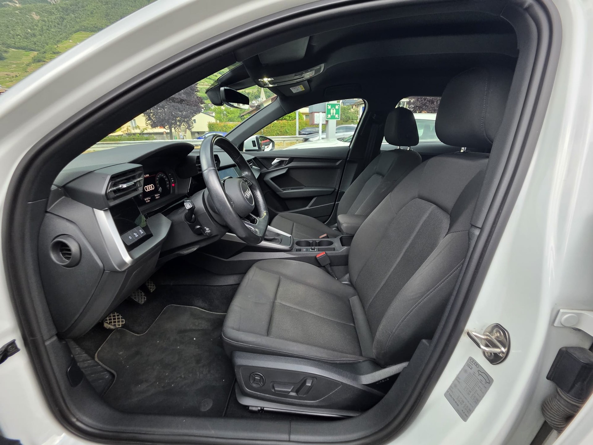 AUDI A3 Sportback 35 TFSI Attraction-image-4