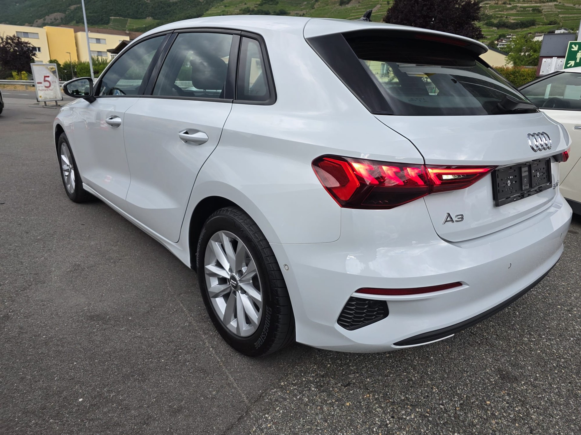 AUDI A3 Sportback 35 TFSI Attraction-image-2