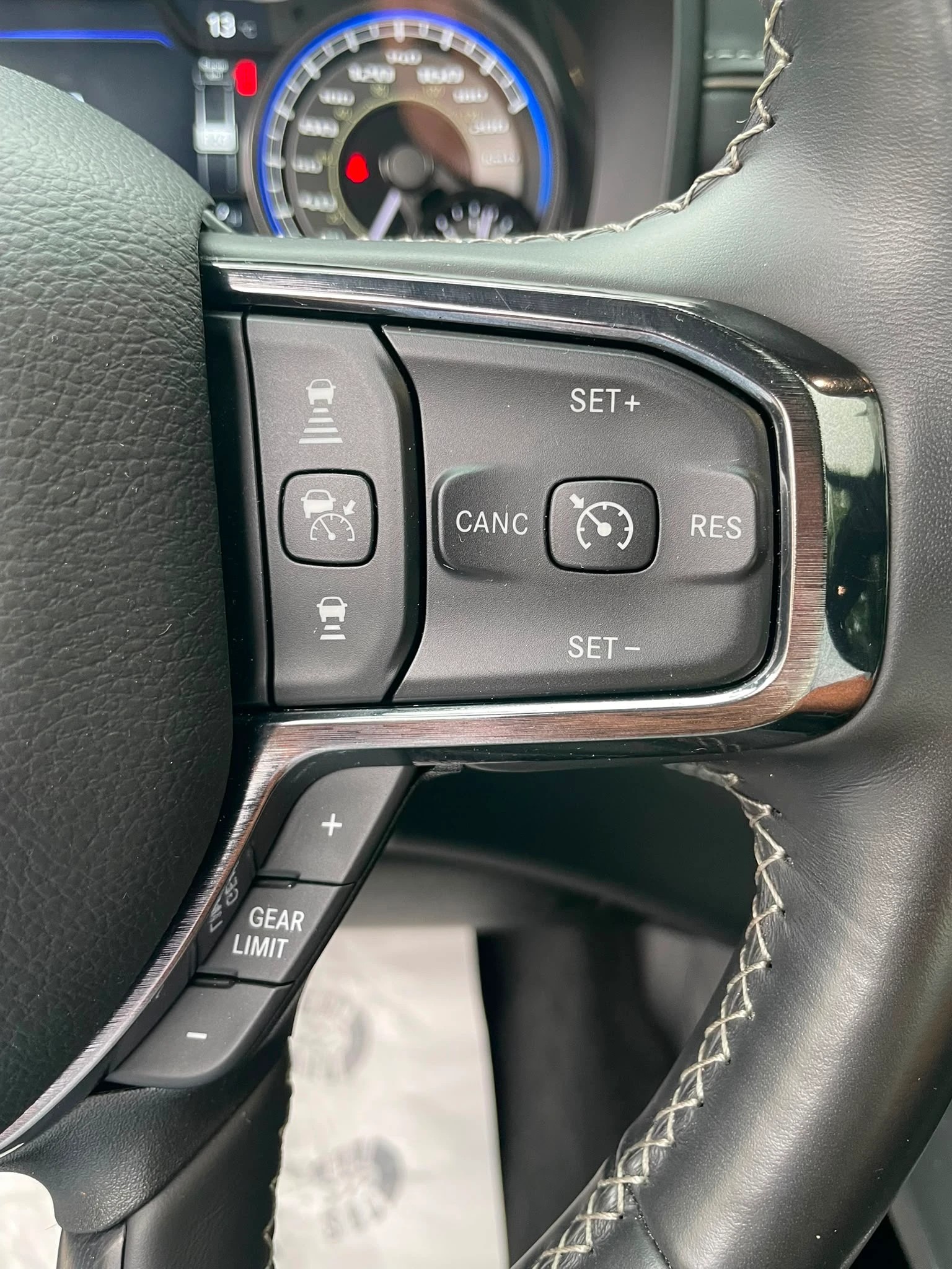 DODGE RAM 1500 Limited Facelift 5.7 HEMI V8 MDS VVT | 3.5 t Anhängelast | Vollausstattung-image-7