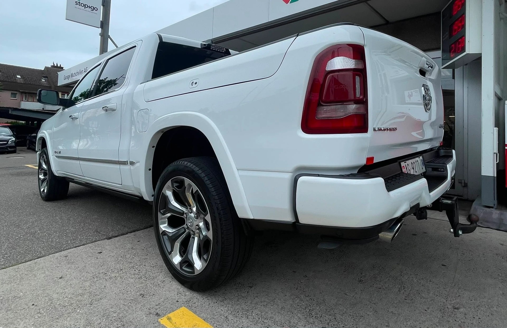 DODGE RAM 1500 Limited Facelift 5.7 HEMI V8 MDS VVT | 3.5 t Anhängelast | Vollausstattung-image-4