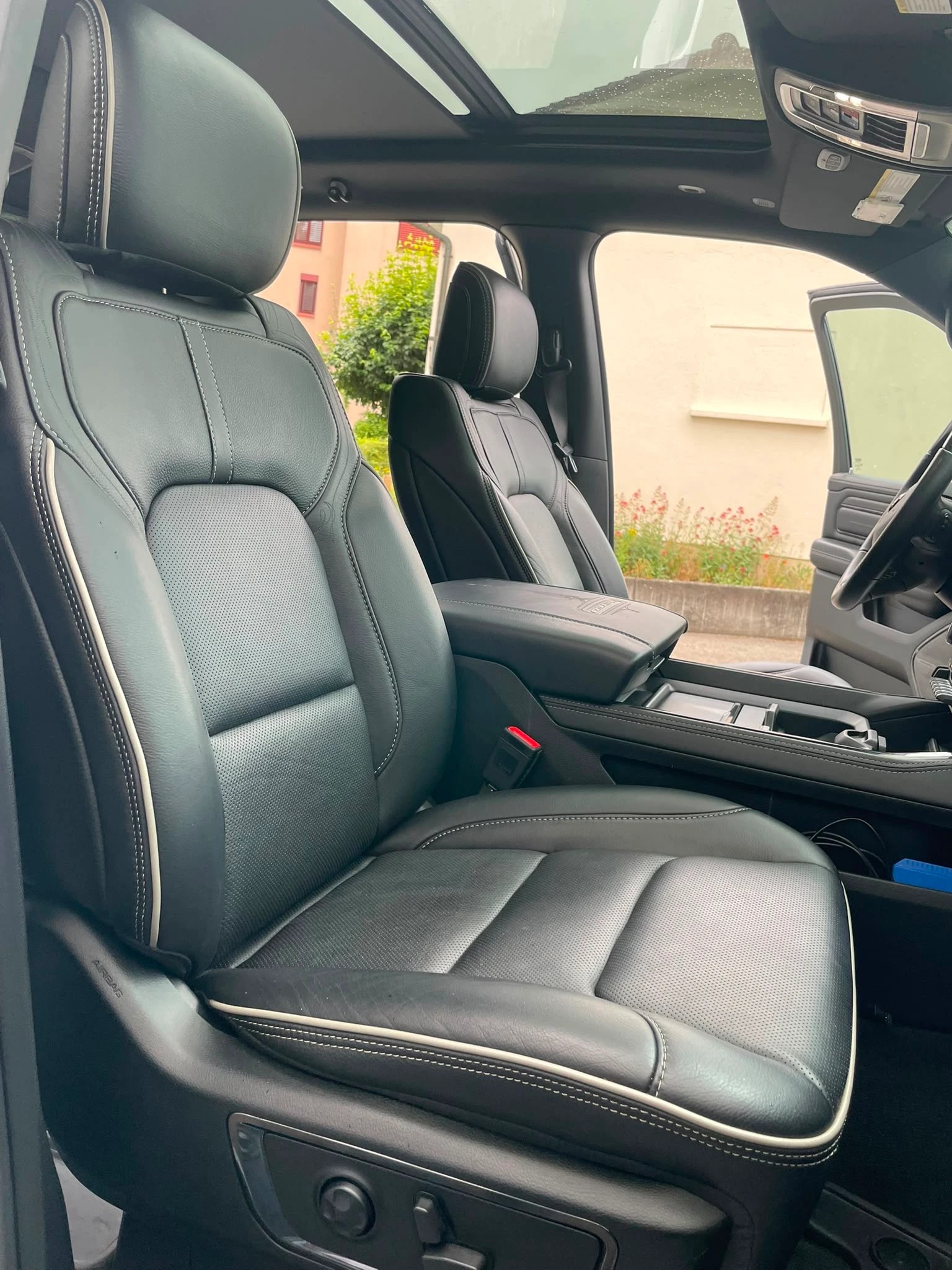 DODGE RAM 1500 Limited Facelift 5.7 HEMI V8 MDS VVT | 3.5 t Anhängelast | Vollausstattung-image-12