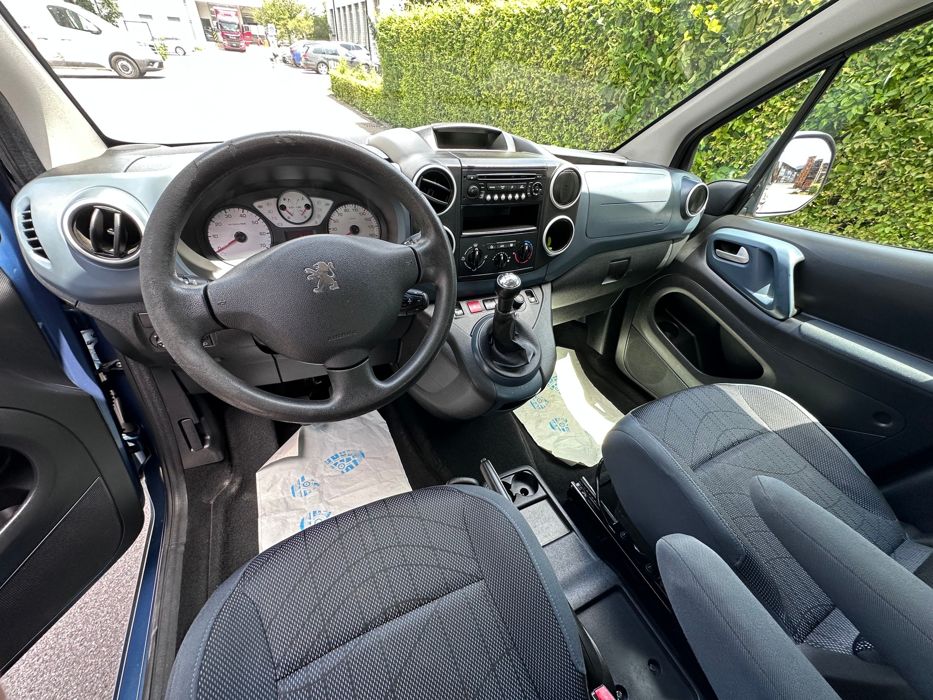 PEUGEOT Partner 1.6 HDI Trendy-image-13