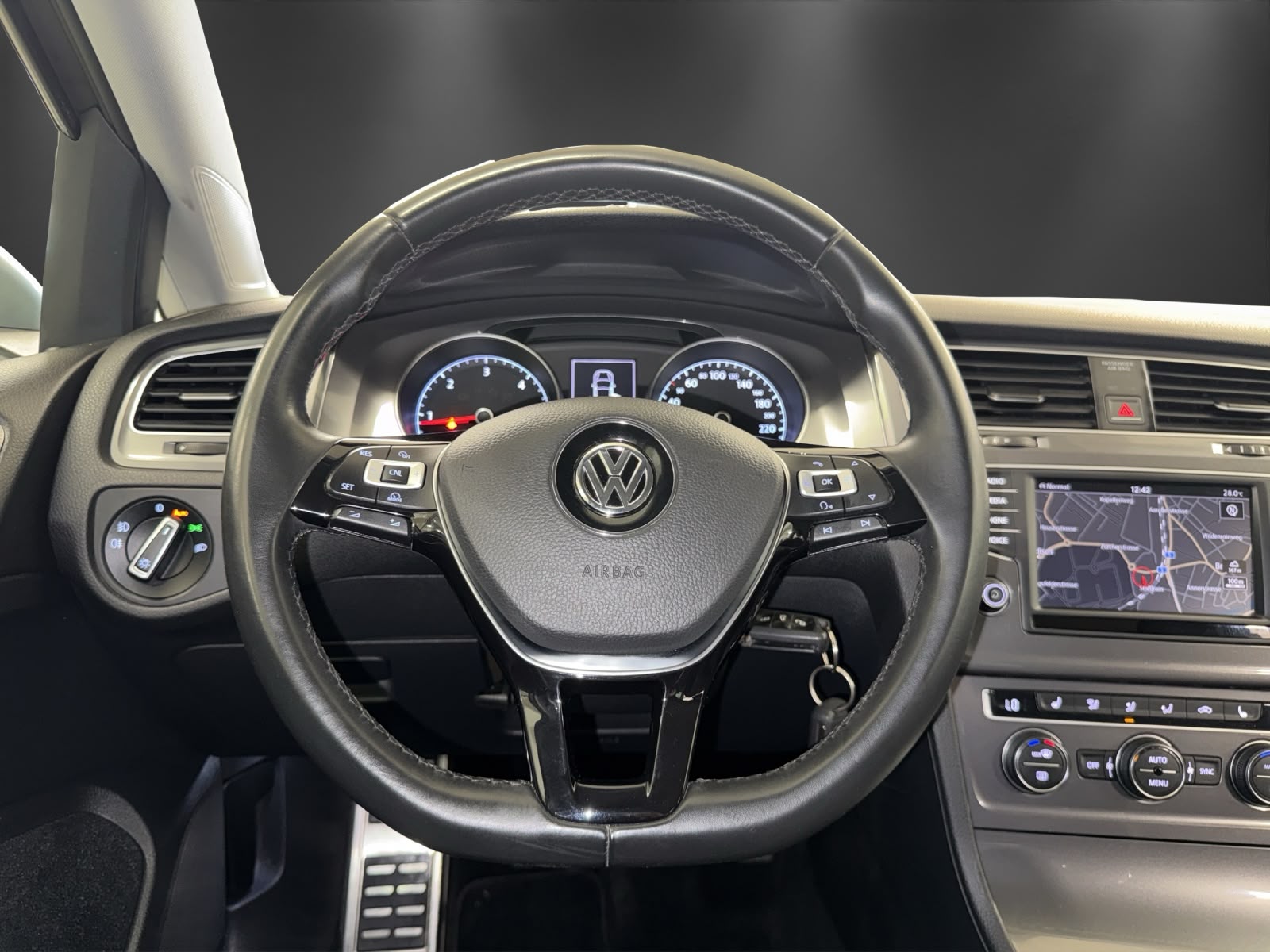 VW Golf 1.6 TDI Alltrack 4Motion-image-12