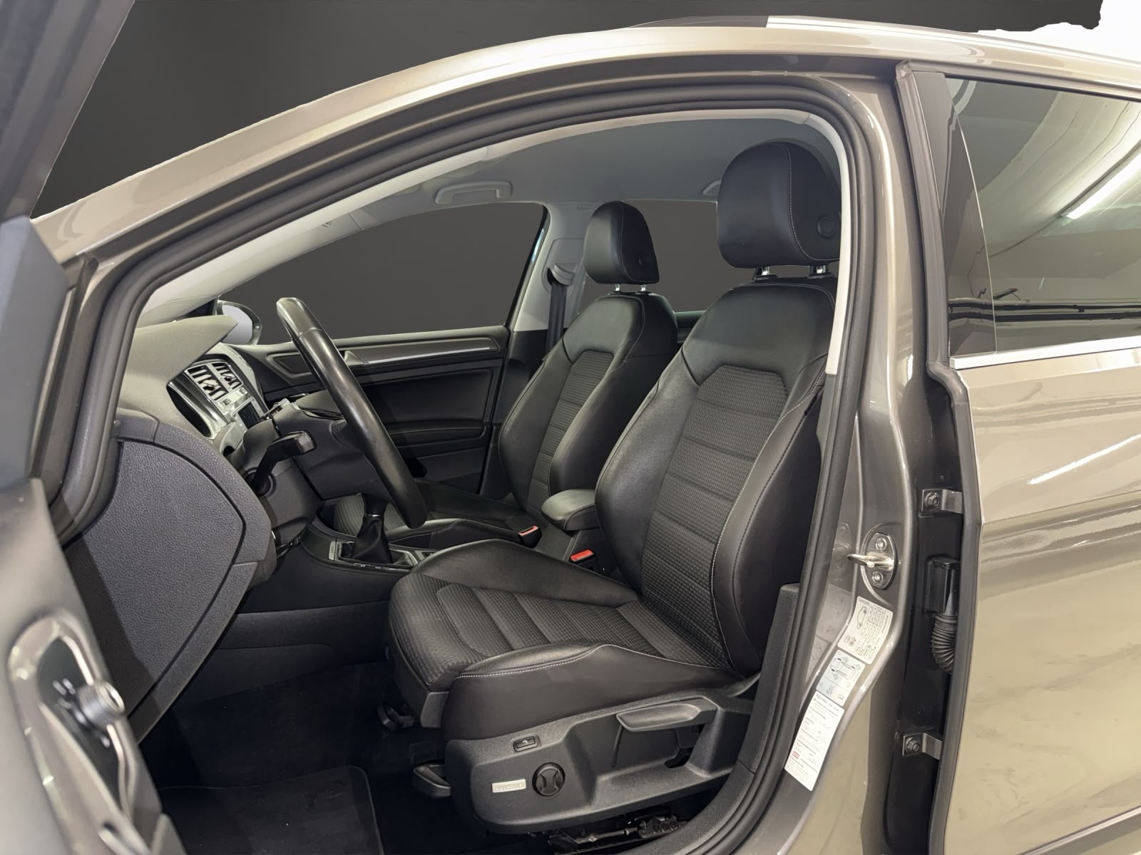 VW Golf 1.6 TDI Alltrack 4Motion-image-6