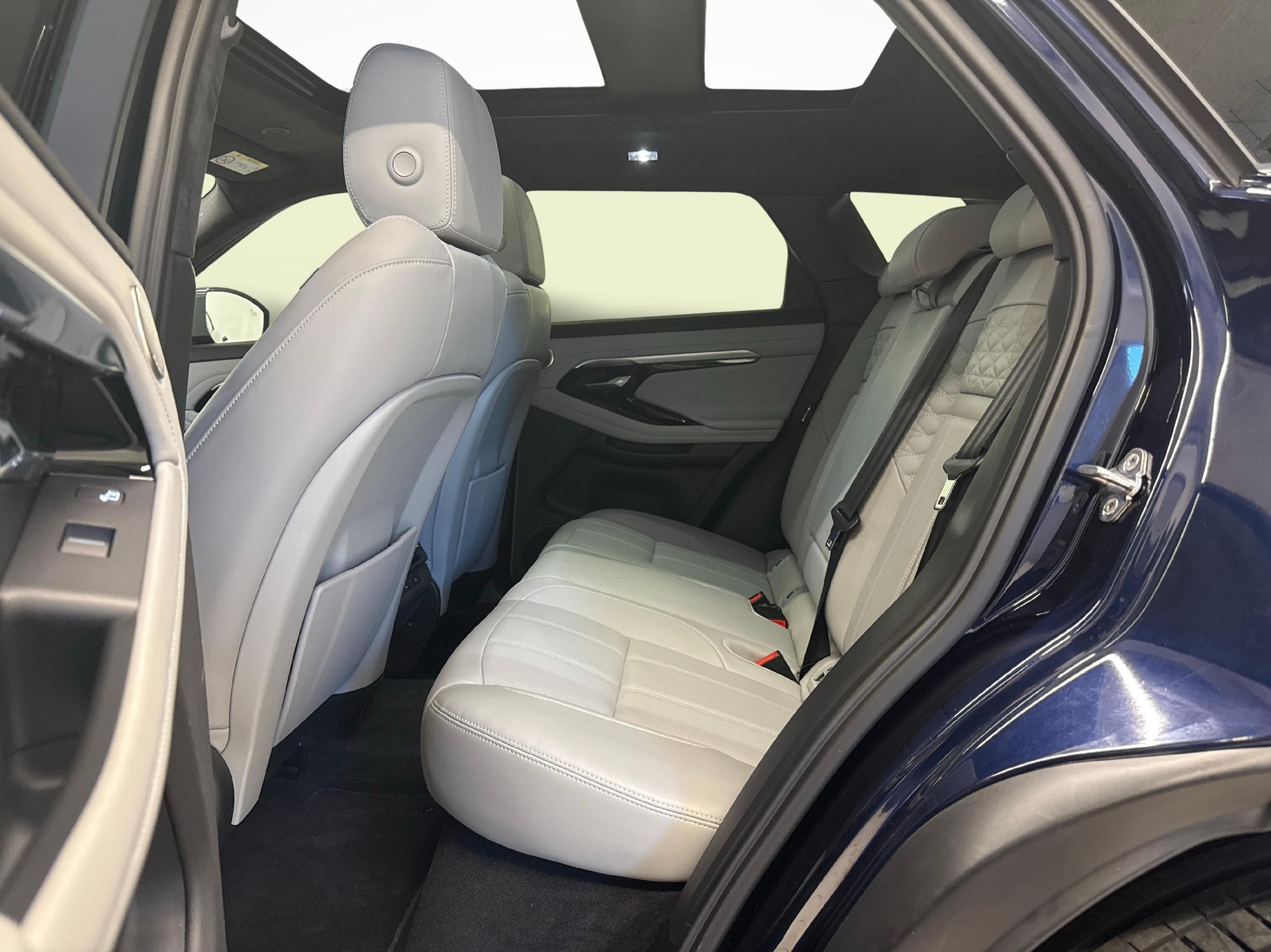 LAND ROVER Range Rover Evoque 1.5 T 300e R-Dynamic Autobiography-image-12