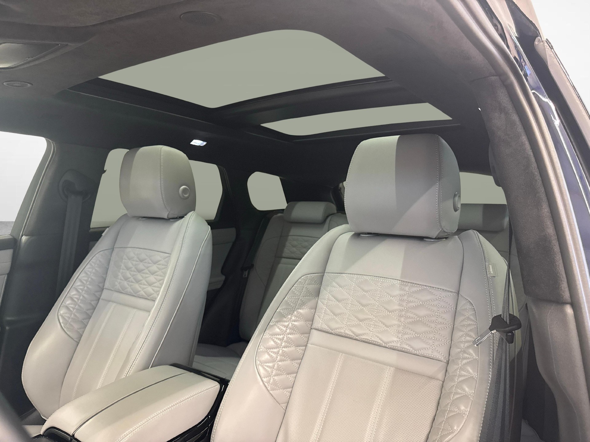 LAND ROVER Range Rover Evoque 1.5 T 300e R-Dynamic Autobiography-image-11