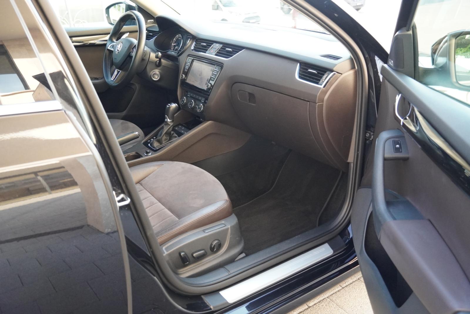 SKODA Octavia Combi 1.8 TSI L&K 4x4 DSG-image-25