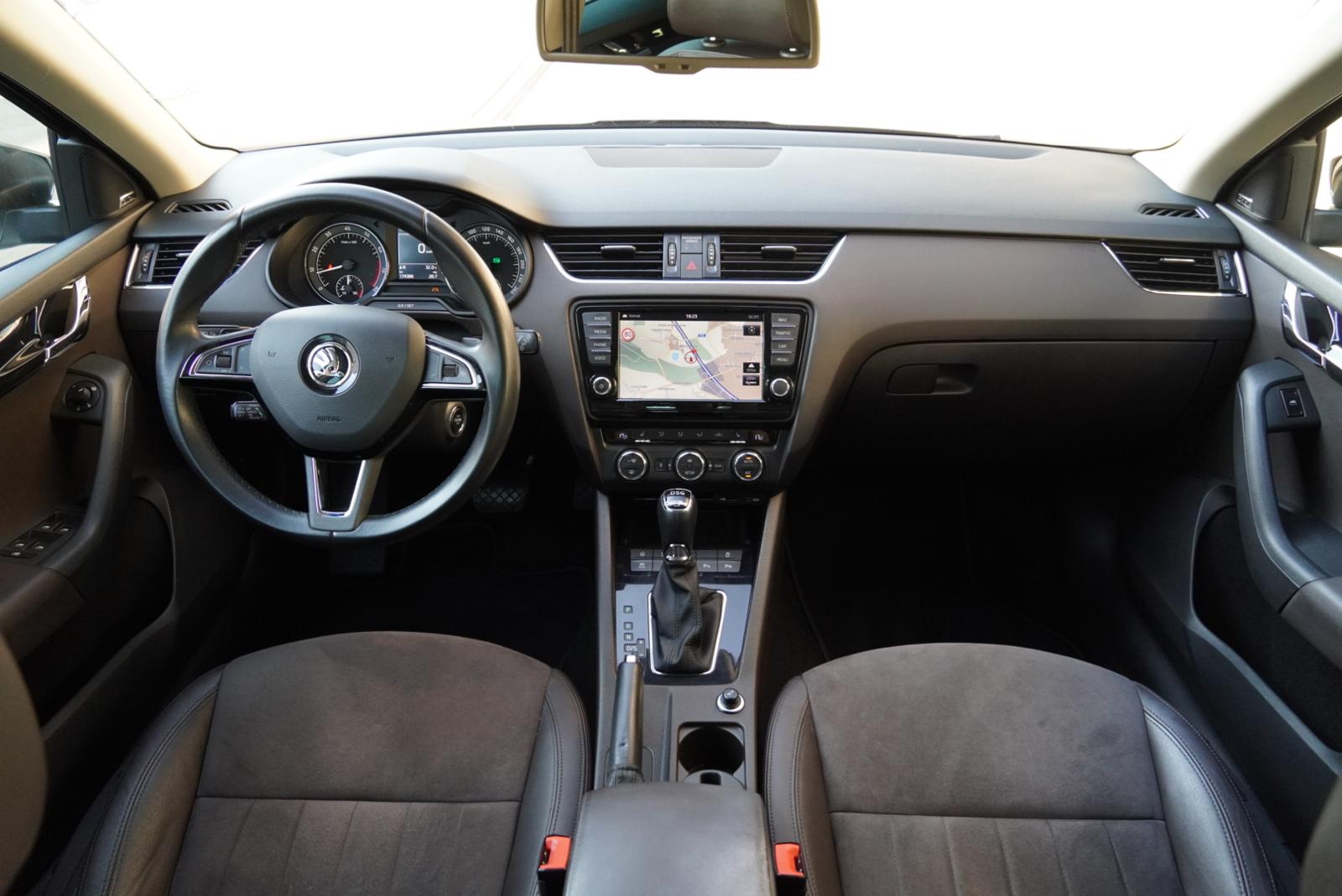 SKODA Octavia Combi 1.8 TSI L&K 4x4 DSG-image-12