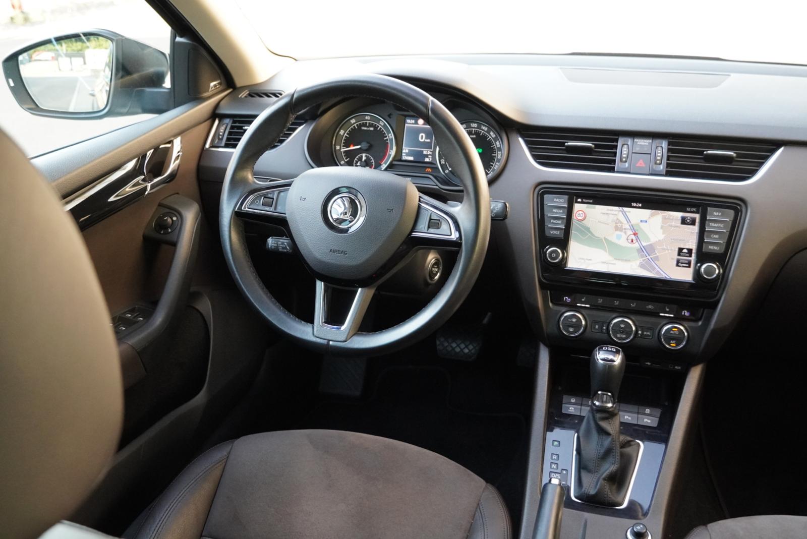SKODA Octavia Combi 1.8 TSI L&K 4x4 DSG-image-13