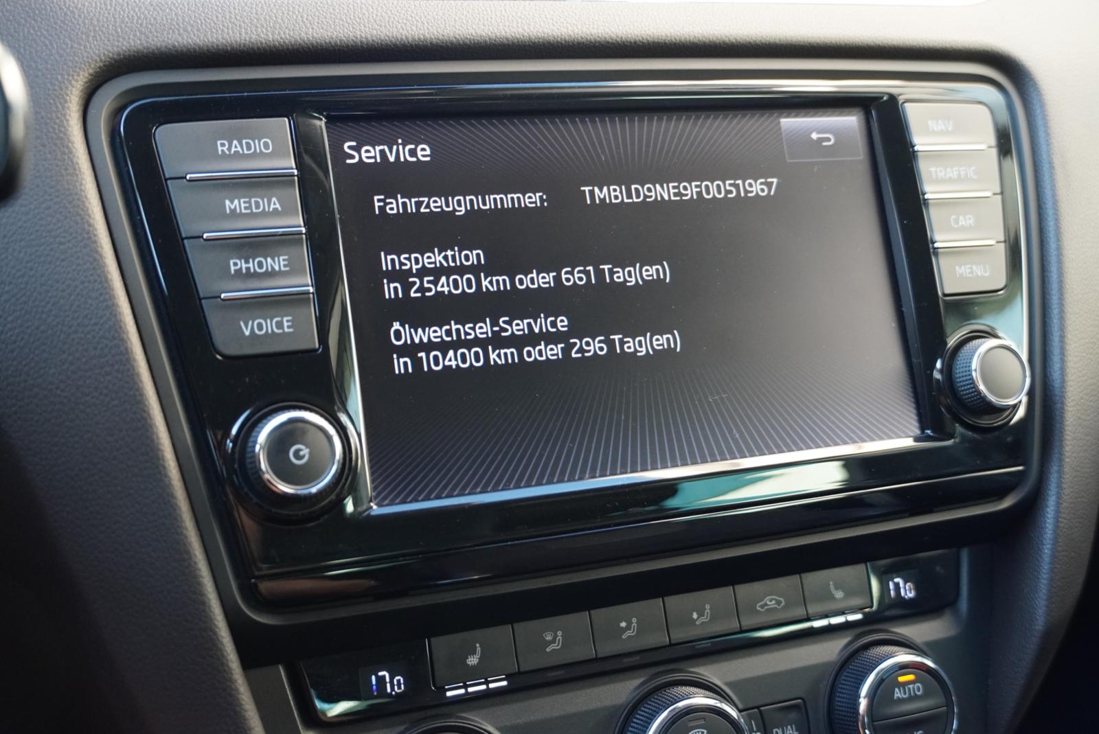 SKODA Octavia Combi 1.8 TSI L&K 4x4 DSG-image-20
