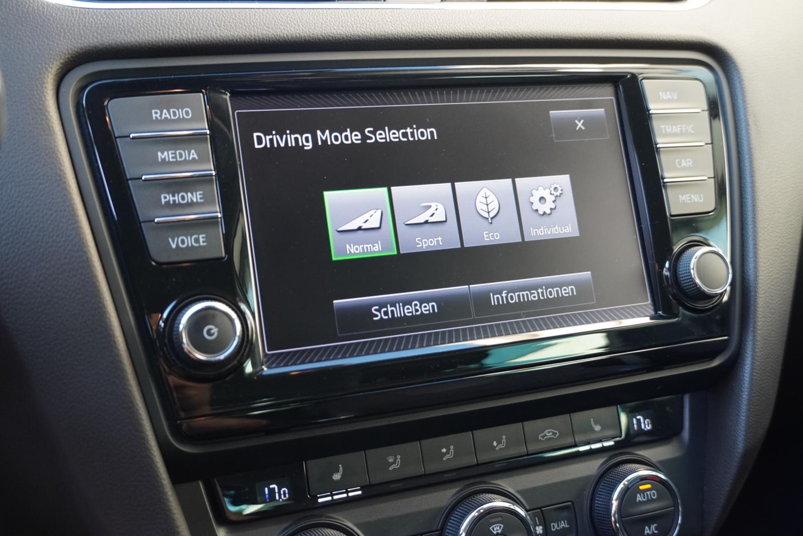 SKODA Octavia Combi 1.8 TSI L&K 4x4 DSG-image-18