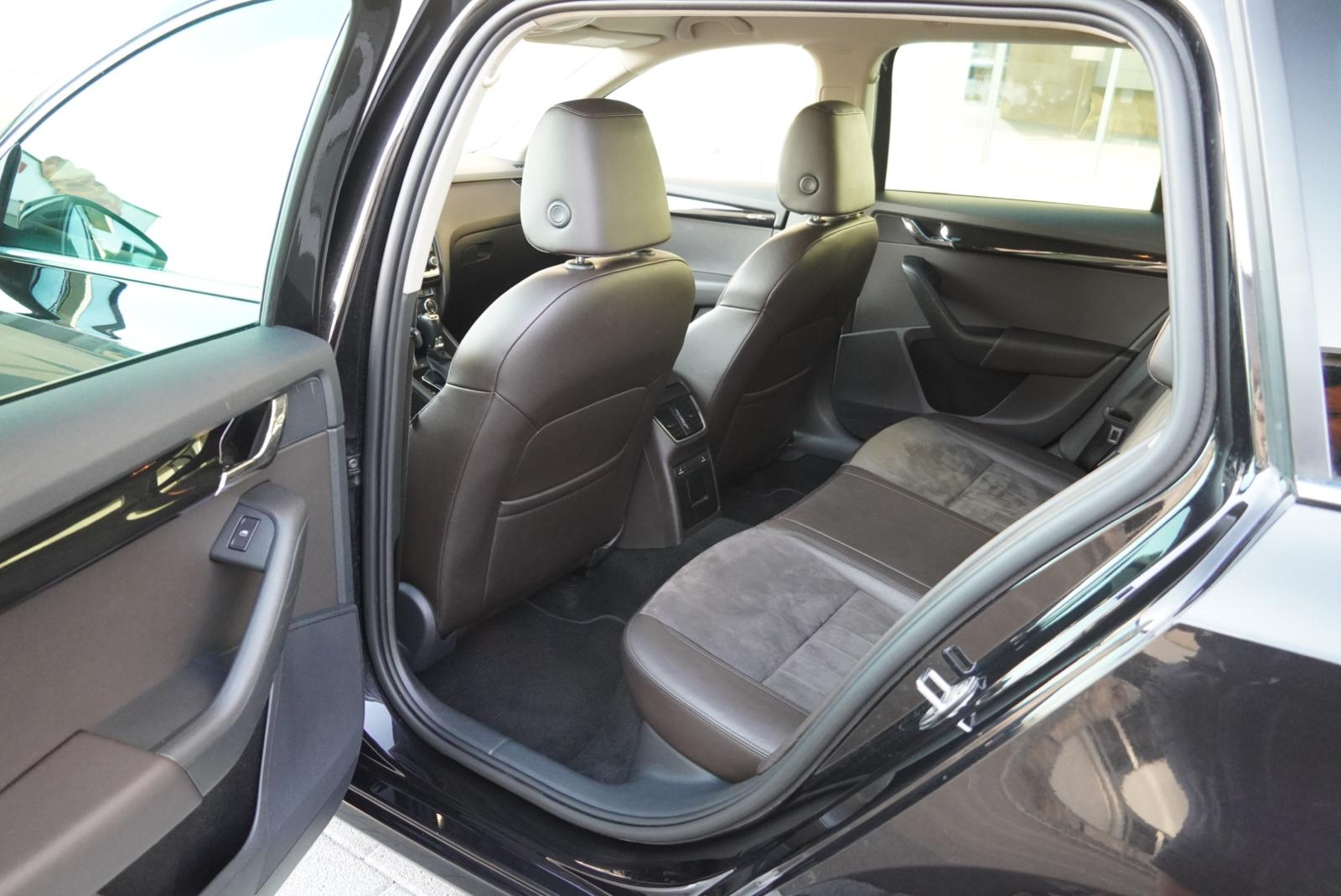 SKODA Octavia Combi 1.8 TSI L&K 4x4 DSG-image-29