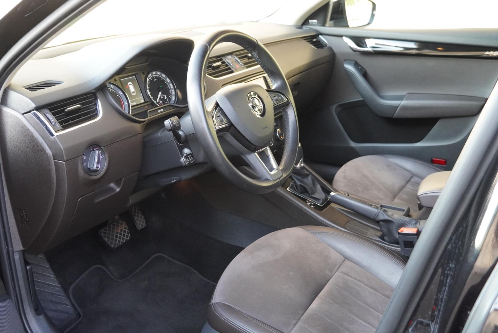SKODA Octavia Combi 1.8 TSI L&K 4x4 DSG-image-15