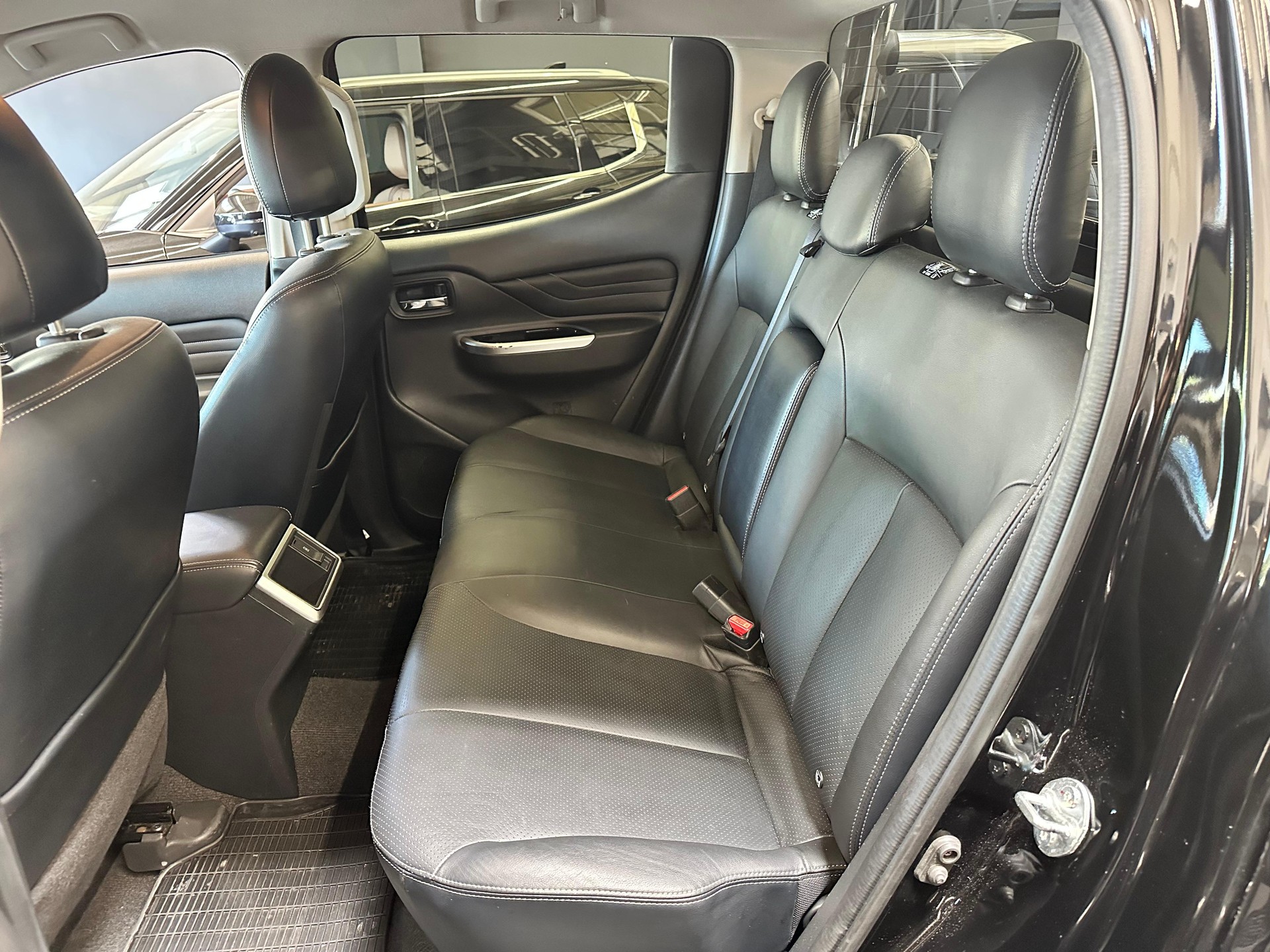 MITSUBISHI L200 D-Cab Pick-up 2.2 DID 4x4 Diamond-image-12