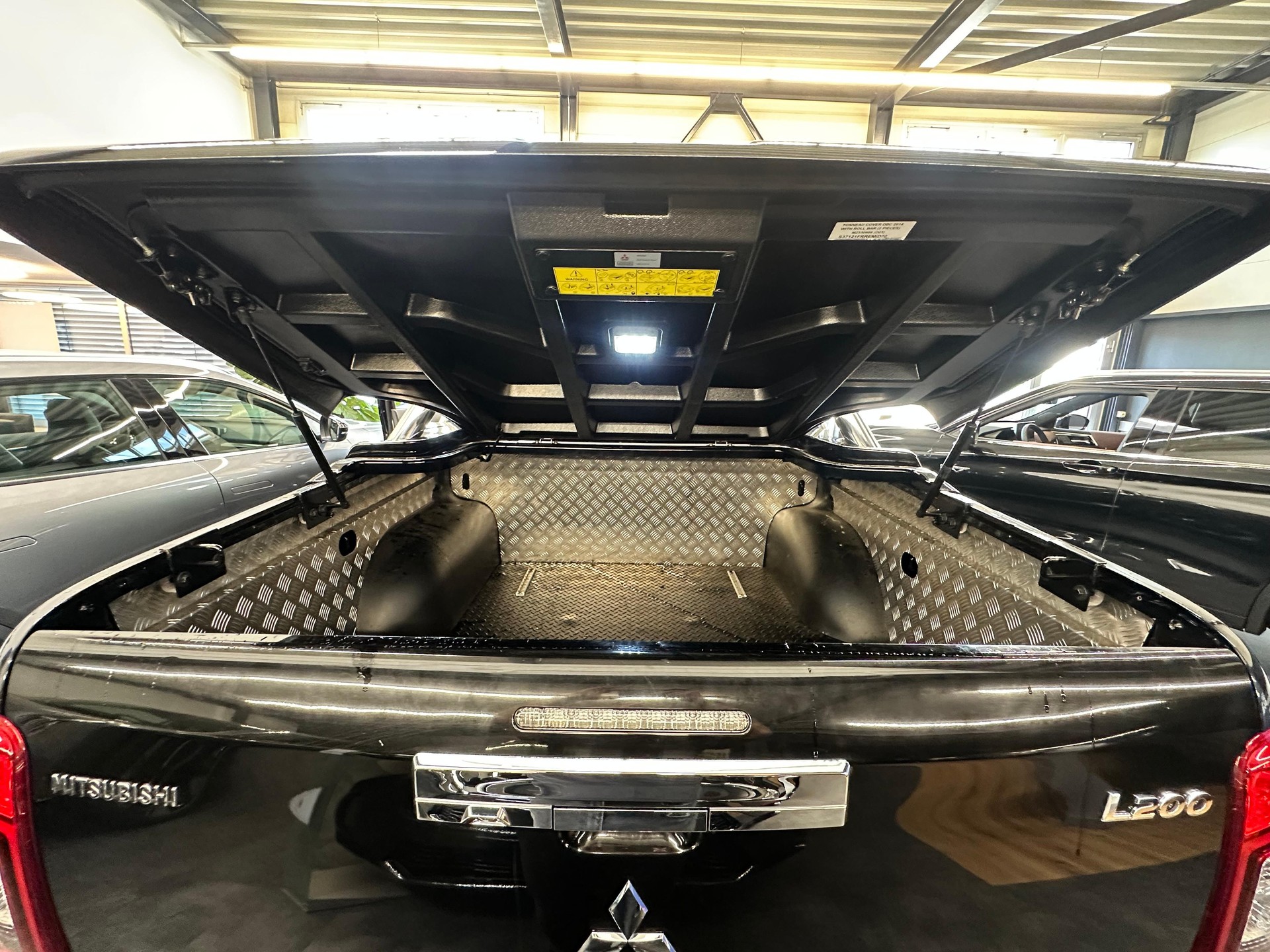 MITSUBISHI L200 D-Cab Pick-up 2.2 DID 4x4 Diamond-image-18