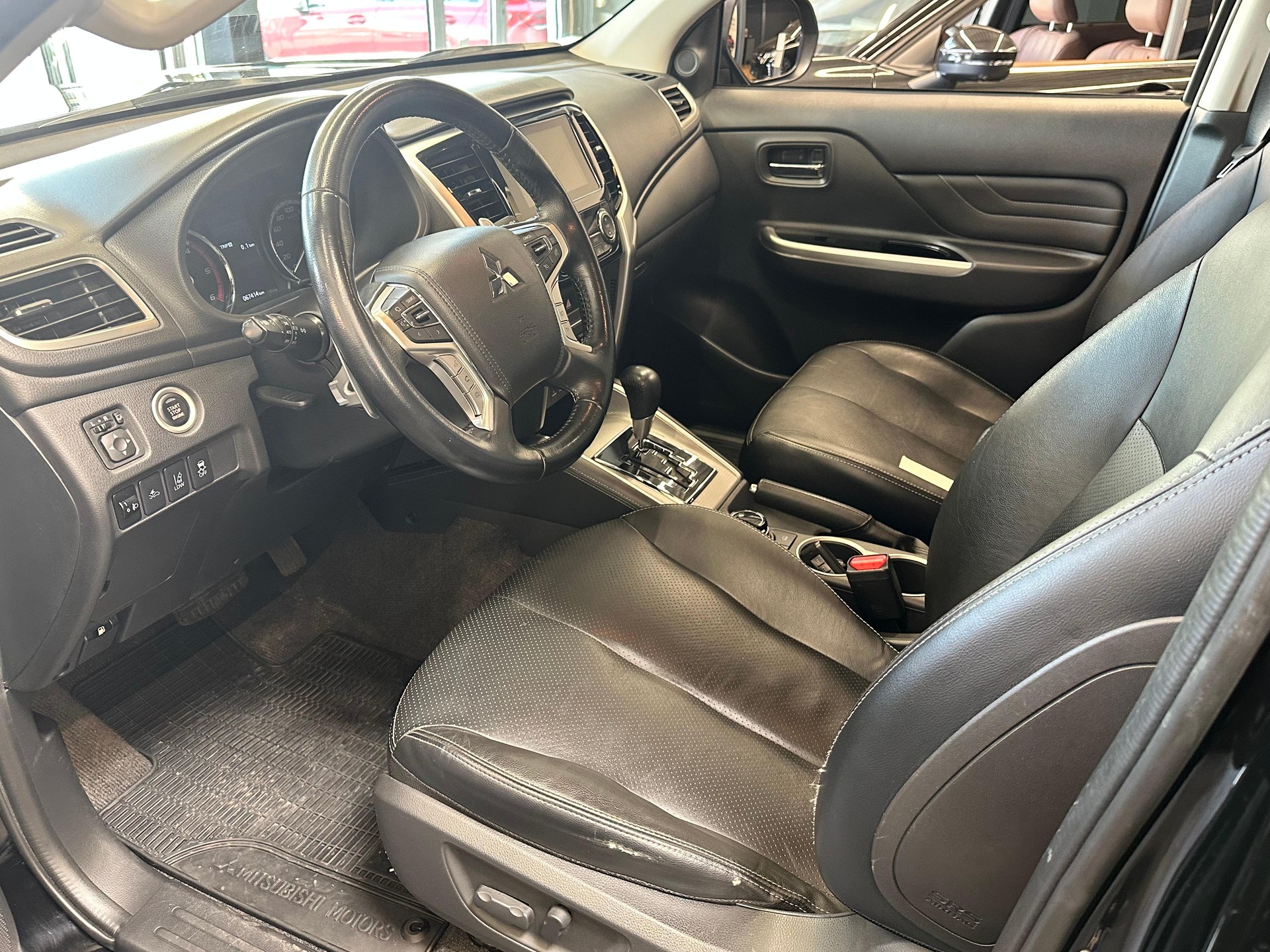 MITSUBISHI L200 D-Cab Pick-up 2.2 DID 4x4 Diamond-image-9