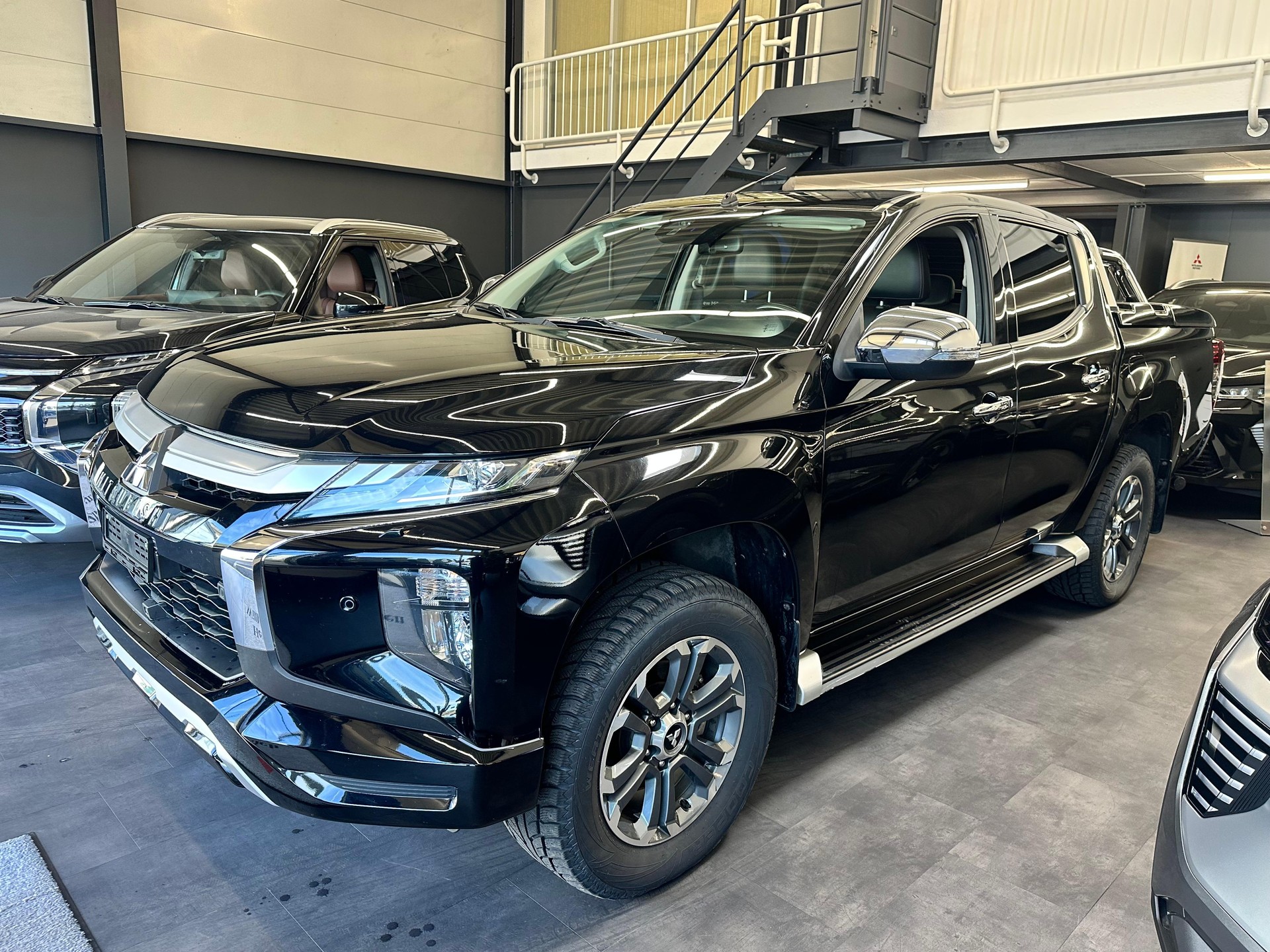MITSUBISHI L200 D-Cab Pick-up 2.2 DID 4x4 Diamond-image-0