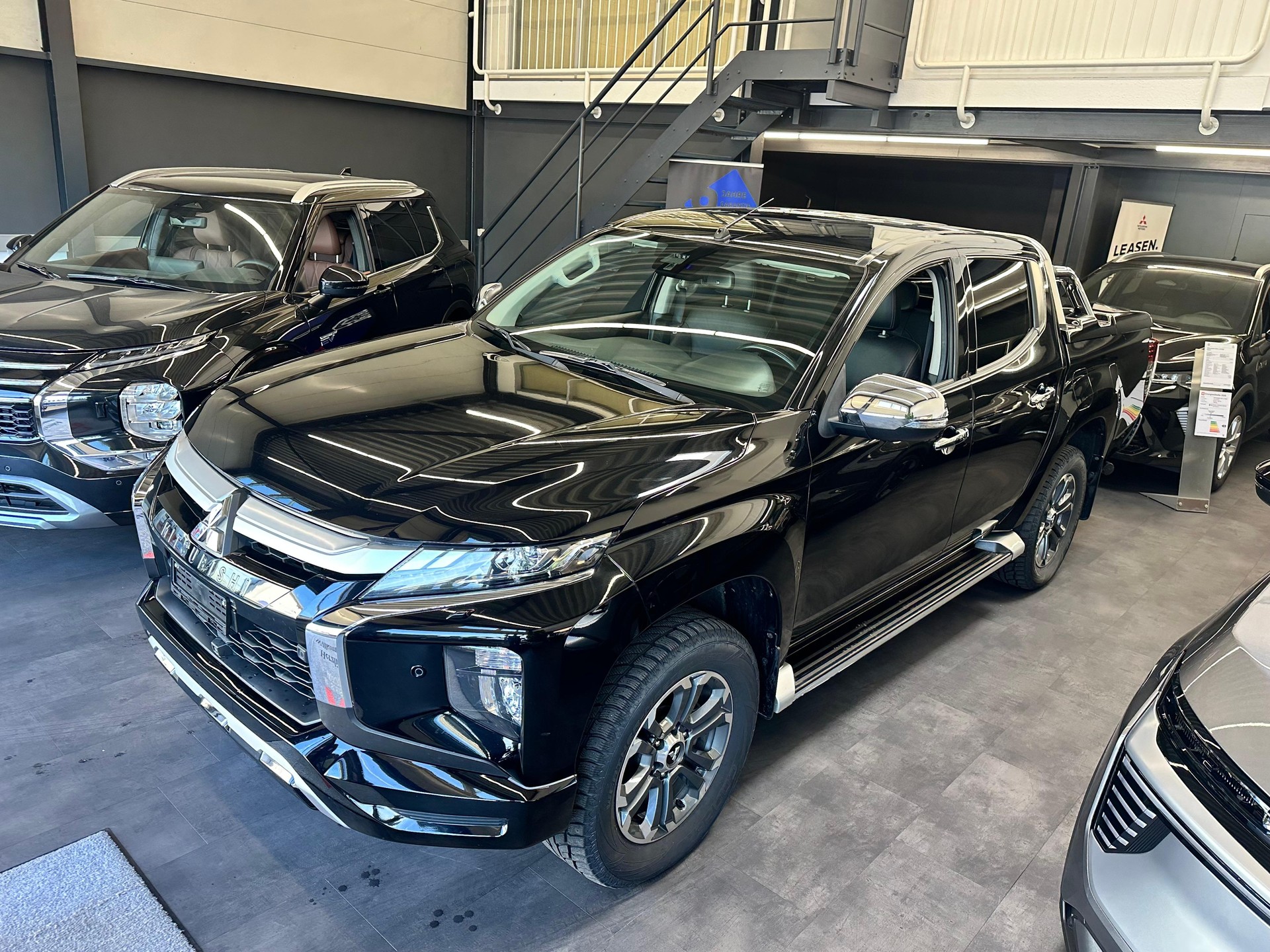 MITSUBISHI L200 D-Cab Pick-up 2.2 DID 4x4 Diamond-image-1