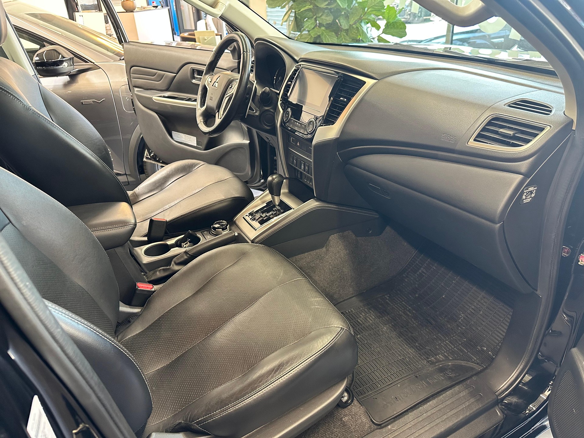 MITSUBISHI L200 D-Cab Pick-up 2.2 DID 4x4 Diamond-image-14