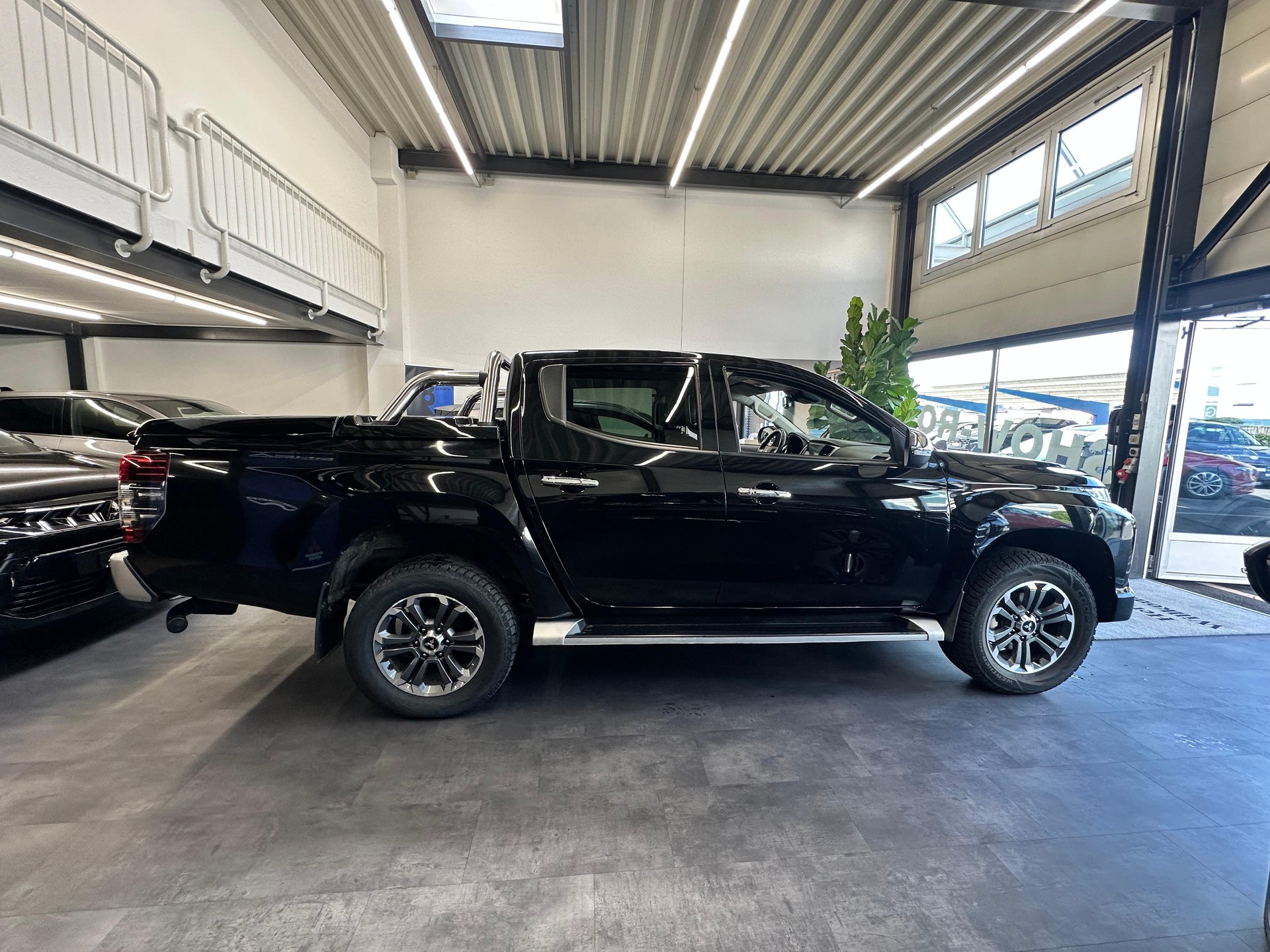 MITSUBISHI L200 D-Cab Pick-up 2.2 DID 4x4 Diamond-image-4