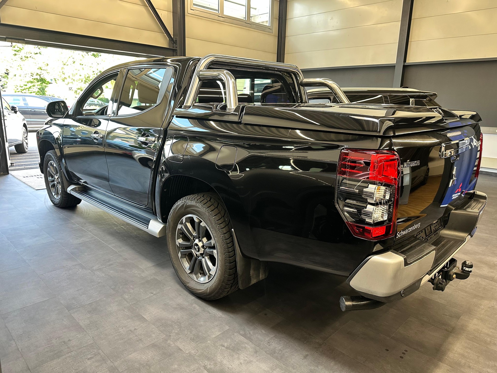 MITSUBISHI L200 D-Cab Pick-up 2.2 DID 4x4 Diamond-image-2