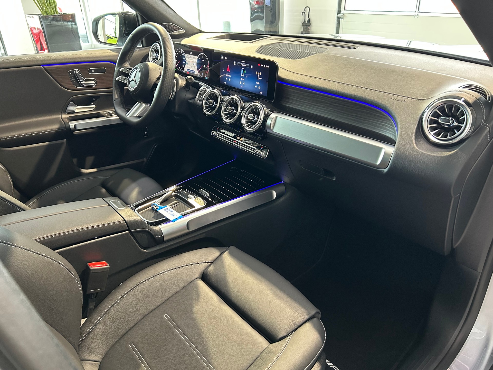 MERCEDES-BENZ GLB 220 d 4Matic 8G-Tronic-image-11