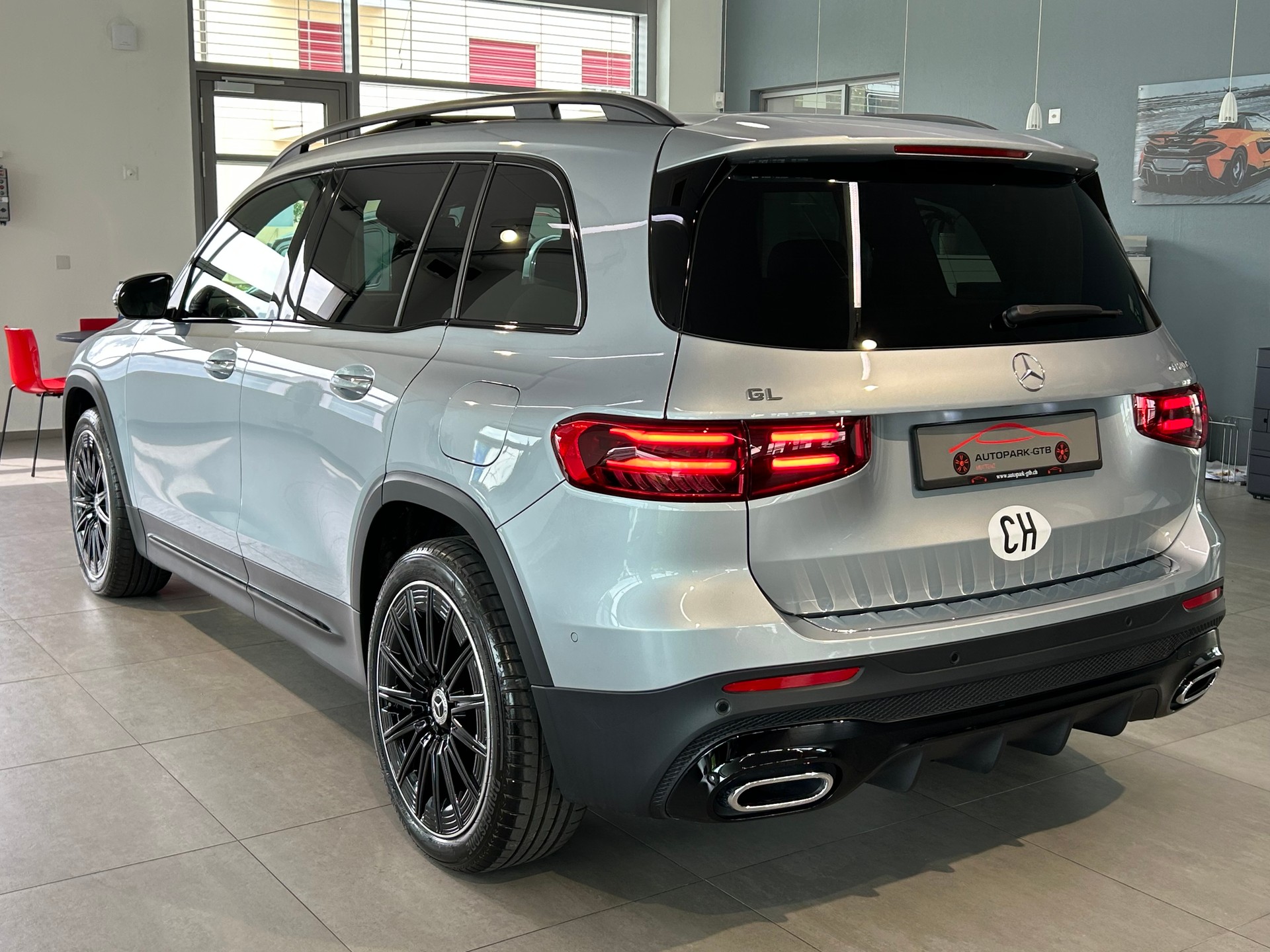 MERCEDES-BENZ GLB 220 d 4Matic 8G-Tronic-image-6