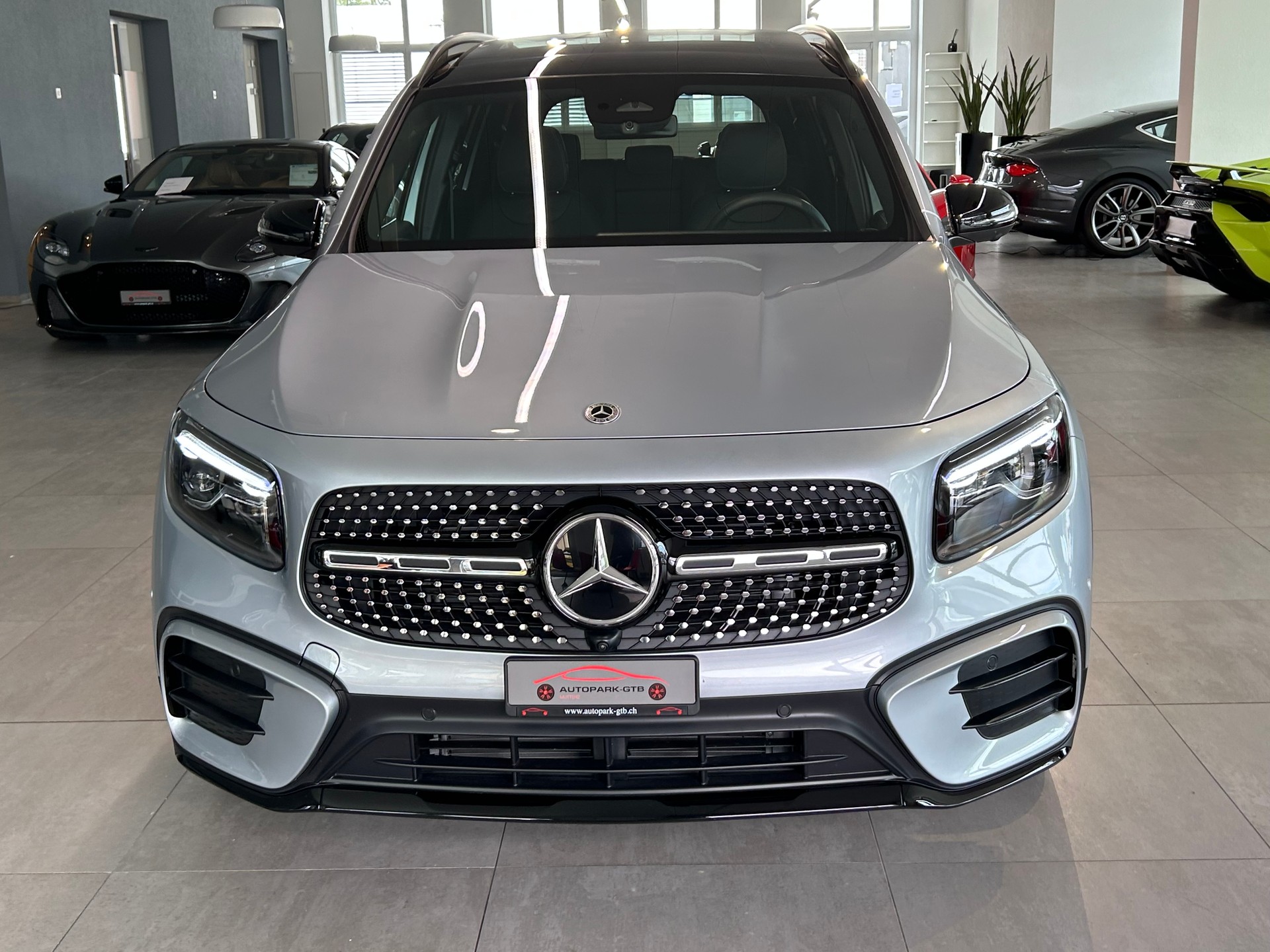 MERCEDES-BENZ GLB 220 d 4Matic 8G-Tronic-image-2