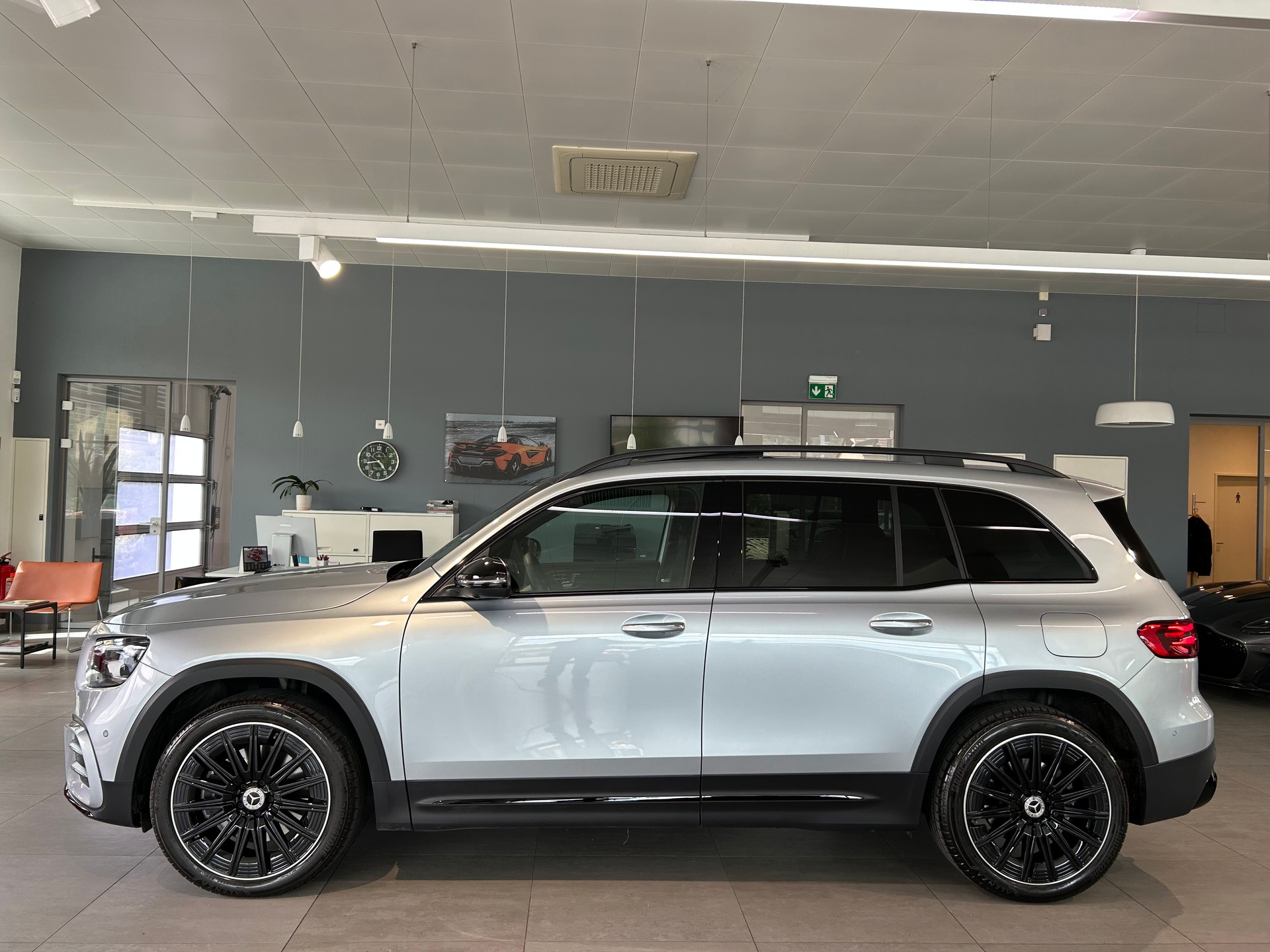 MERCEDES-BENZ GLB 220 d 4Matic 8G-Tronic-image-3