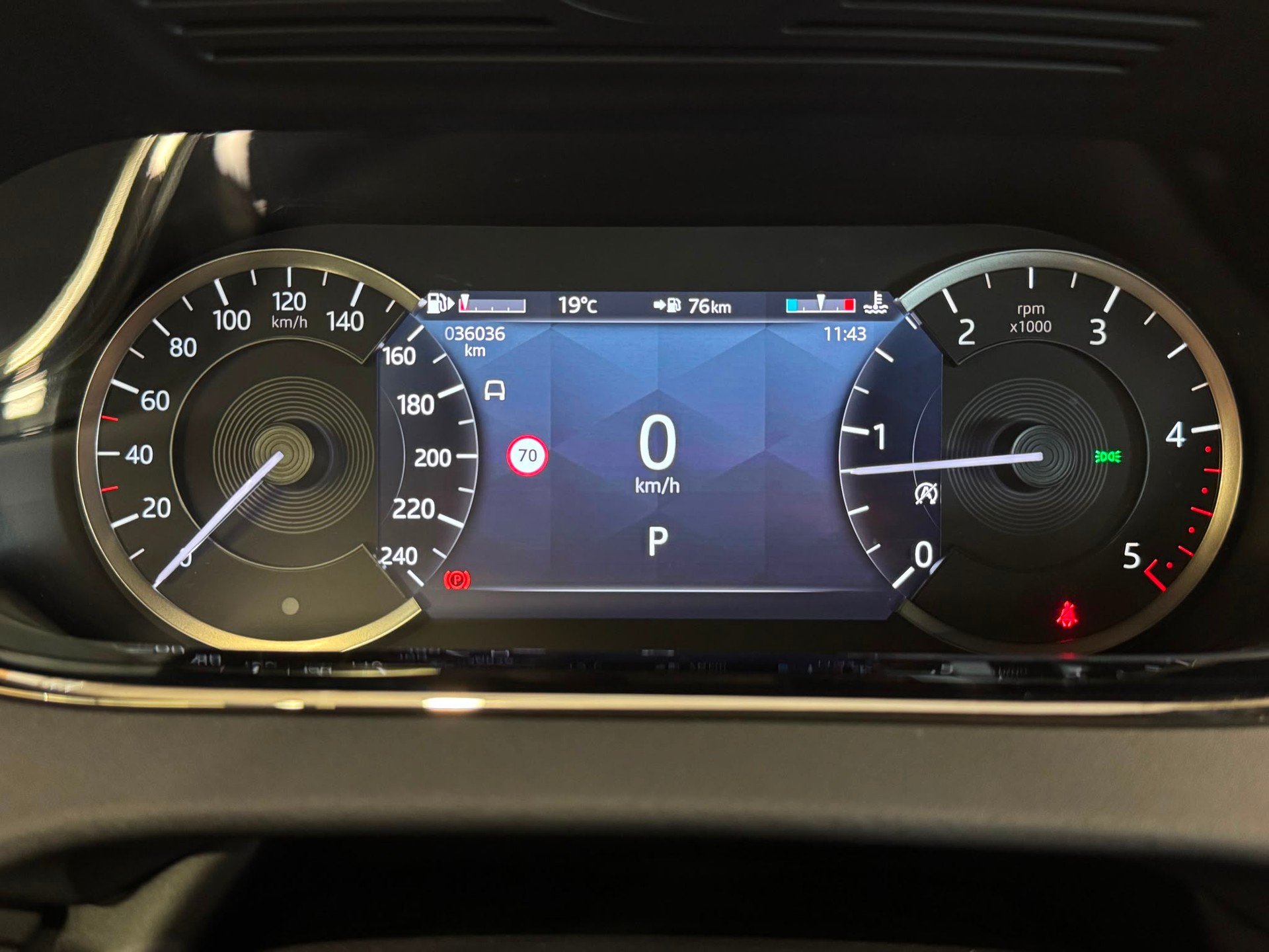 LAND ROVER Range Rover Evoque R-Dynamic D 200 MHEV S AT9-image-14
