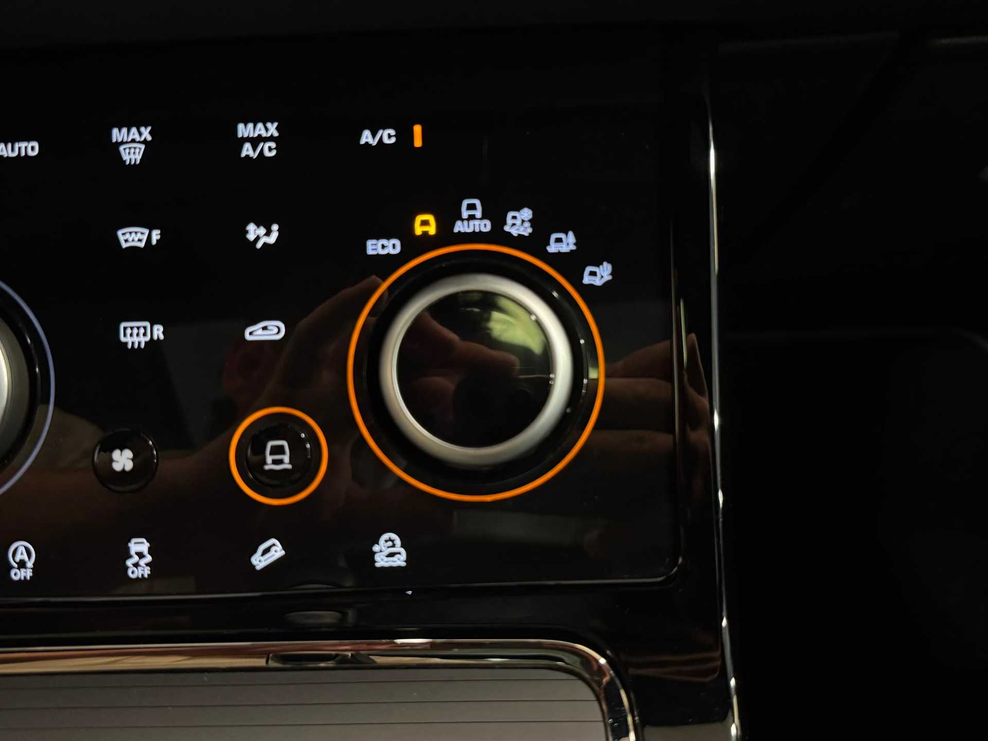 LAND ROVER Range Rover Evoque R-Dynamic D 200 MHEV S AT9-image-16
