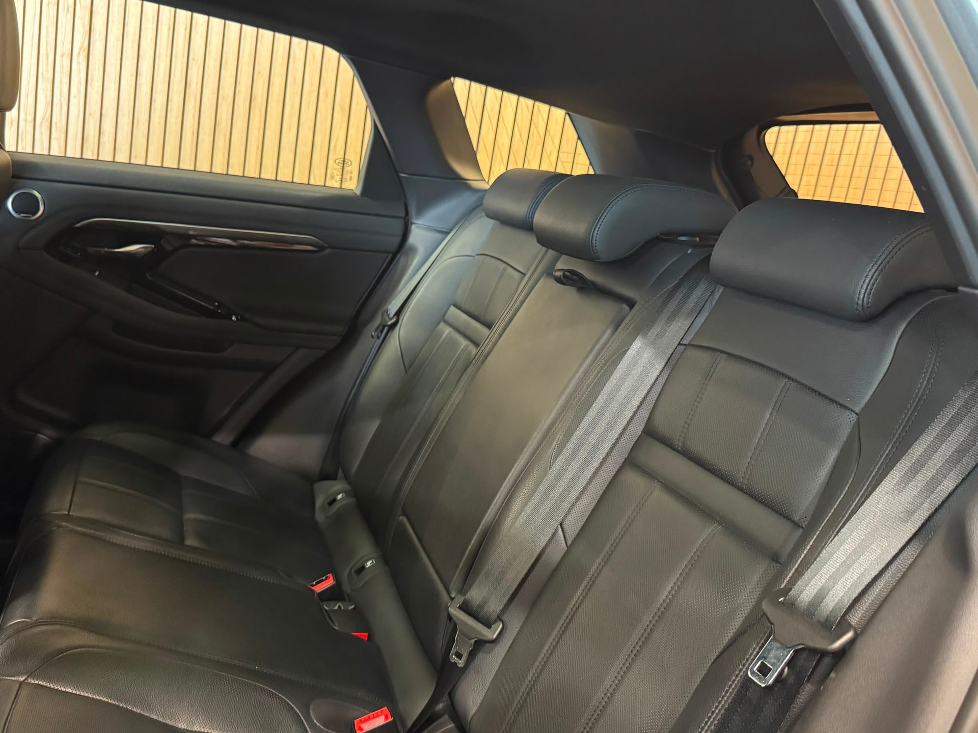 LAND ROVER Range Rover Evoque R-Dynamic D 200 MHEV S AT9-image-23