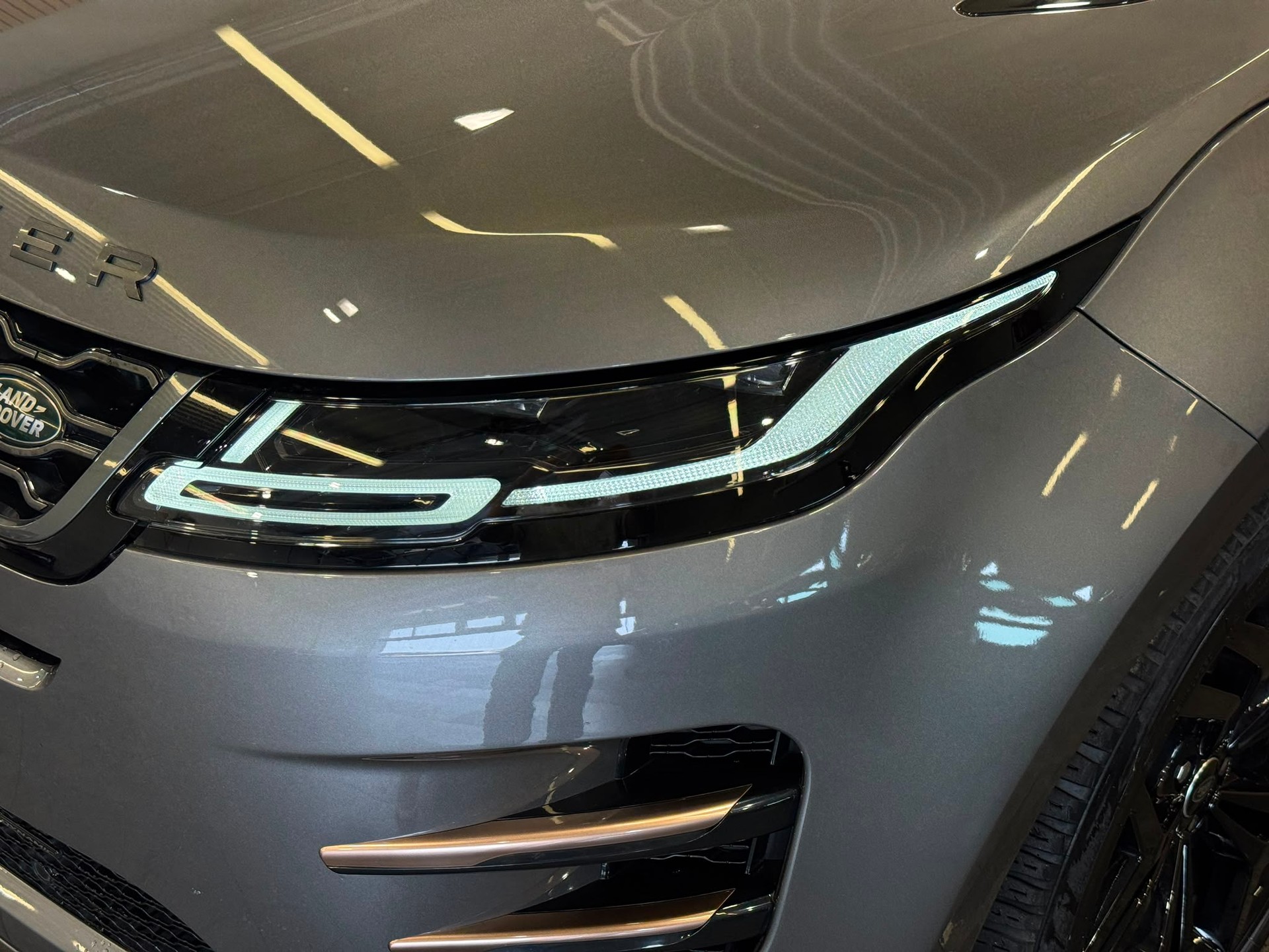 LAND ROVER Range Rover Evoque R-Dynamic D 200 MHEV S AT9-image-4