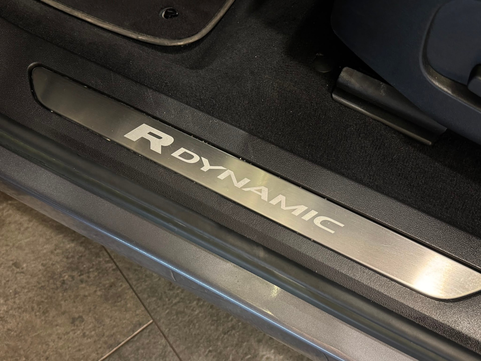 LAND ROVER Range Rover Evoque R-Dynamic D 200 MHEV S AT9-image-9
