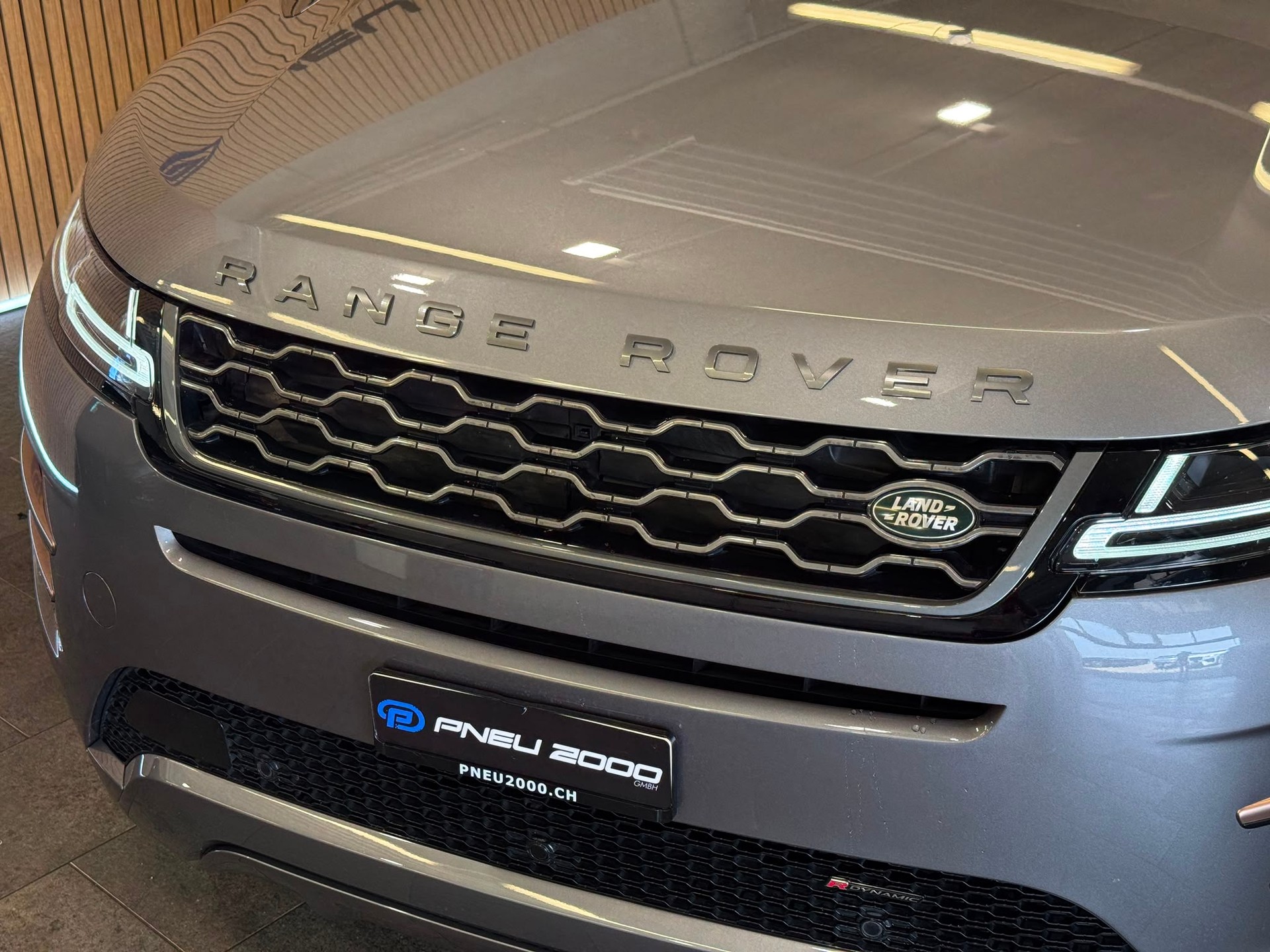 LAND ROVER Range Rover Evoque R-Dynamic D 200 MHEV S AT9-image-2