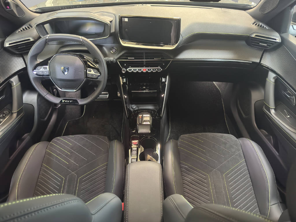 PEUGEOT 2008 1.2 Hybrid 145 GT-image-9