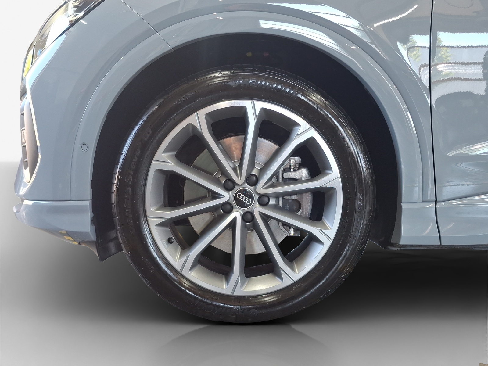 AUDI Q4 e-tron 45 Edition Swiss Ski quattro-image-15